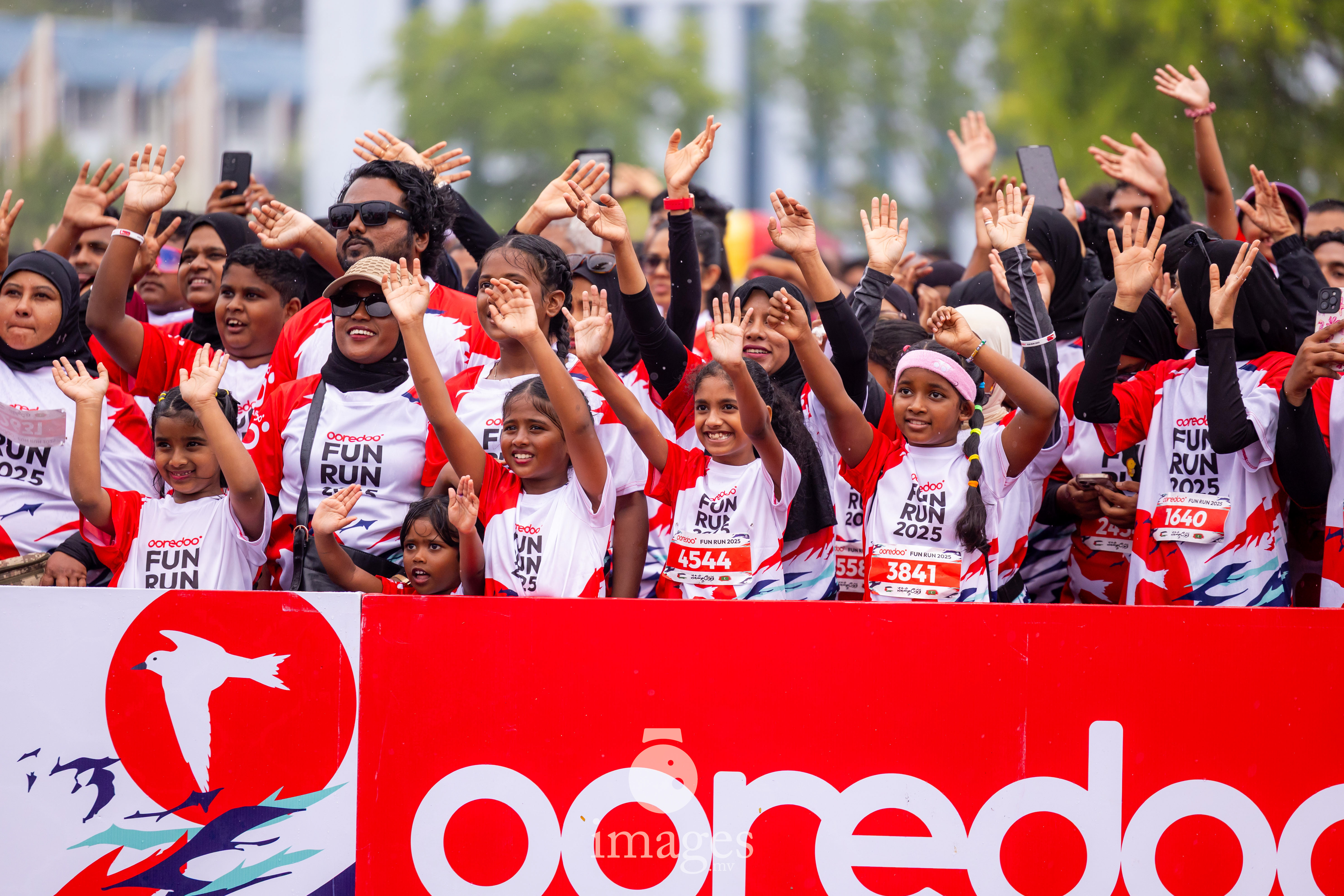 Moments before the run begins — excitement, nerves, and a thousand stories waiting to unfold.