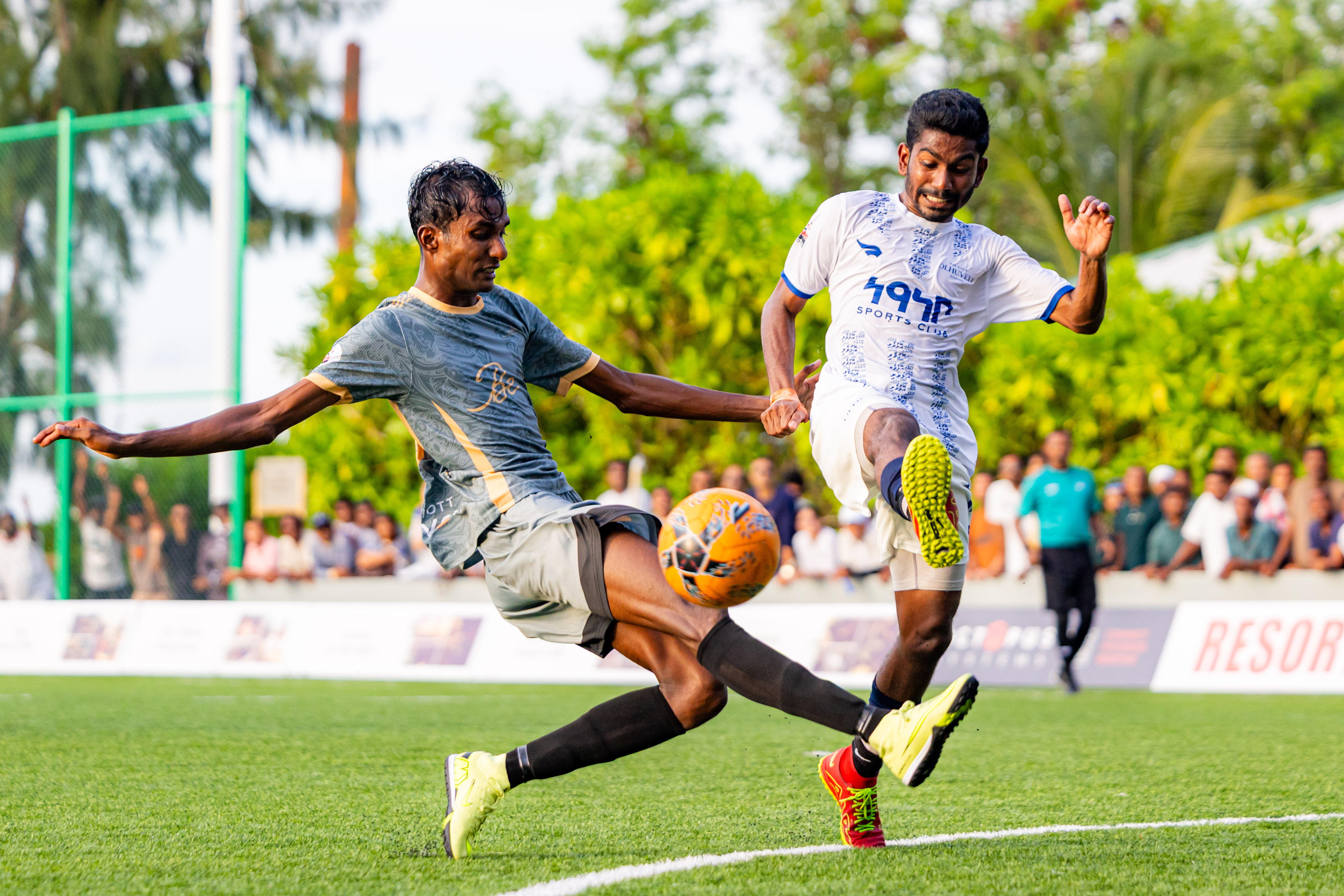 Battle for possession, no room to back down.