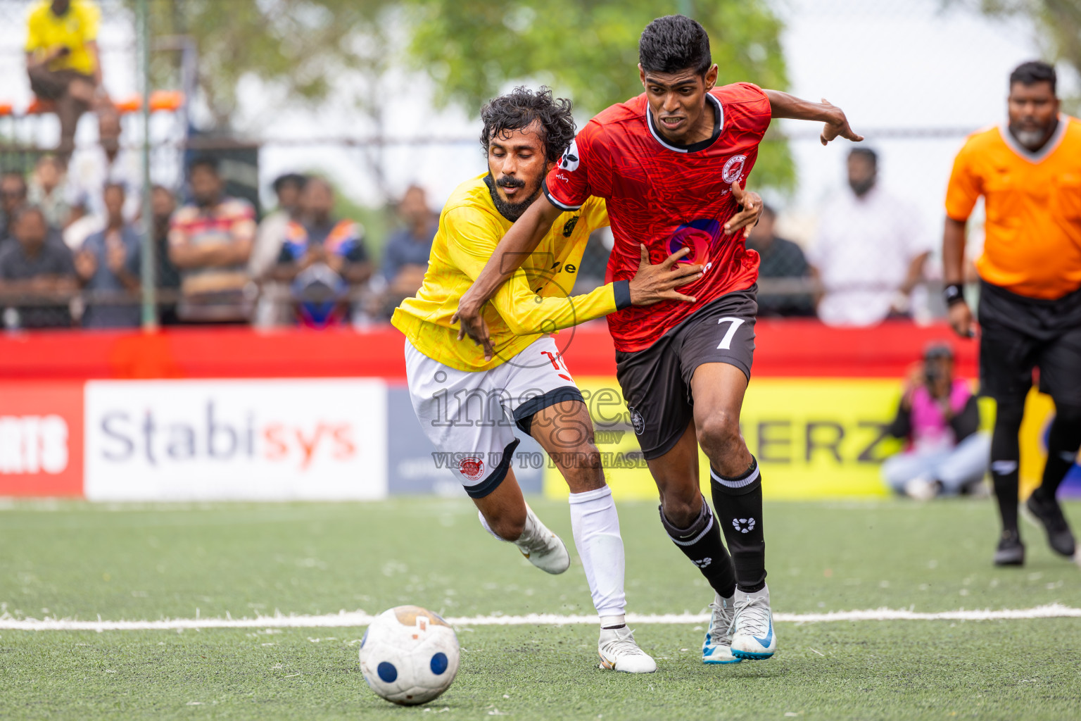 GDh Madaveli VS GDh Gadhdhoo in Atoll Round Semi-Final on Day 20 of Golden Futsal Challenge 2025 was held on Friday, 24th January 2025, in Hulhumale', Maldives.
Photos: Ismail Thoriq / images.mv