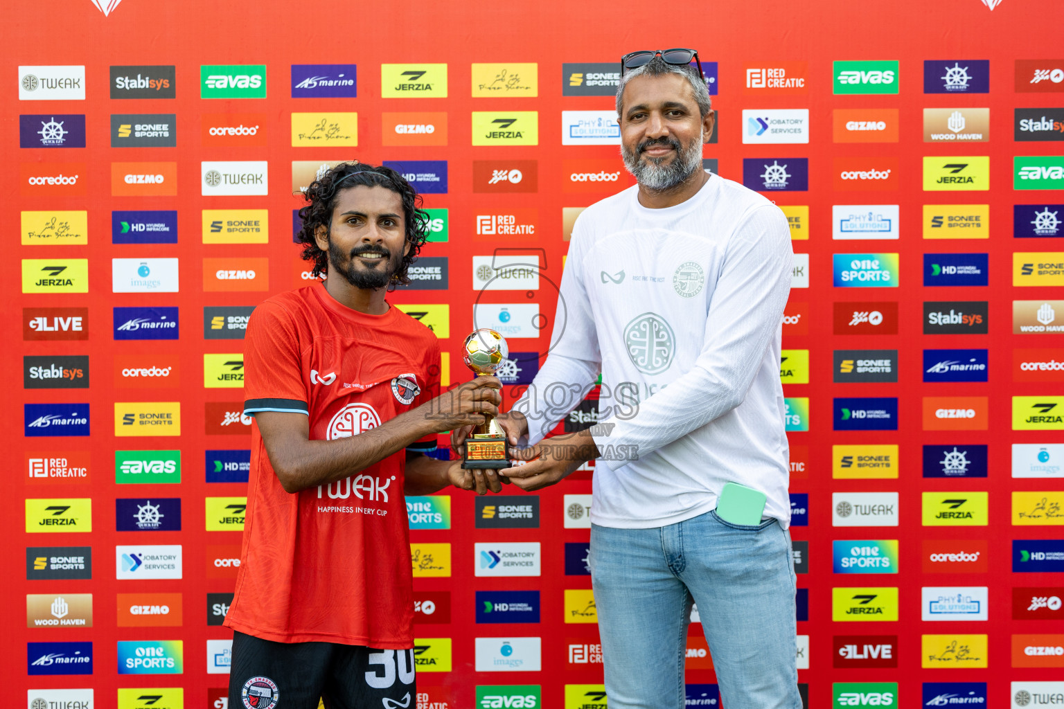Th Dhiyamigili vs Th Omadhoo in Day 14 of Golden Futsal Challenge 2025 was held on Saturday, 18th January 2025, in Hulhumale', Maldives. 
Photos: Hassan Simah / images.mv