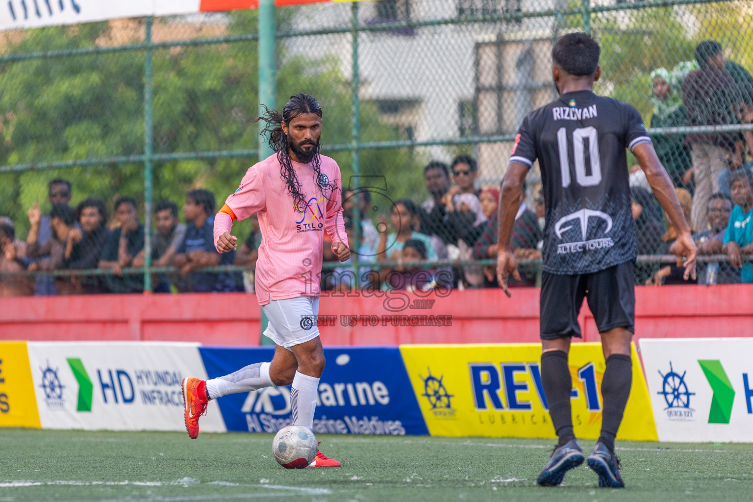 K Dhiffushi vs K Gulhi in Day 19 of Golden Futsal Challenge 2024 was held on Friday, 2nd February 2024, in Hulhumale', Maldives
Photos: Ismail Thoriq / images.mv