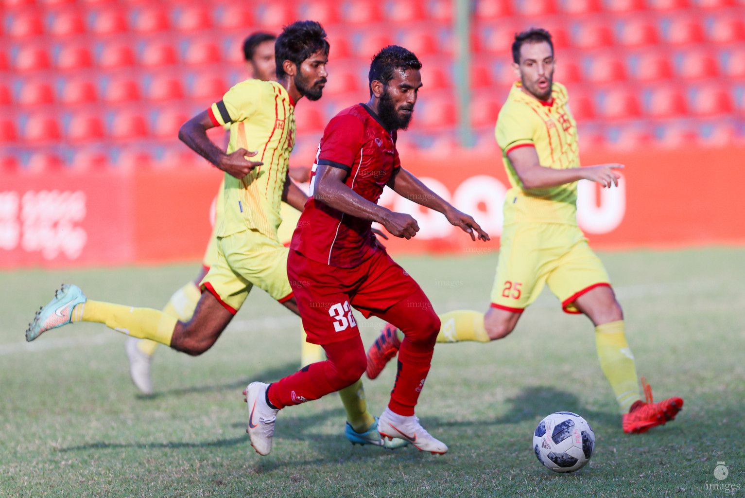 TC Sports Club vs Victory Sports Club in Dhiraagu Dhivehi Premier League 2018 in Male, Maldives, Monday  October 22, 2018. (Images.mv Photo/Suadh Abdul Sattar)