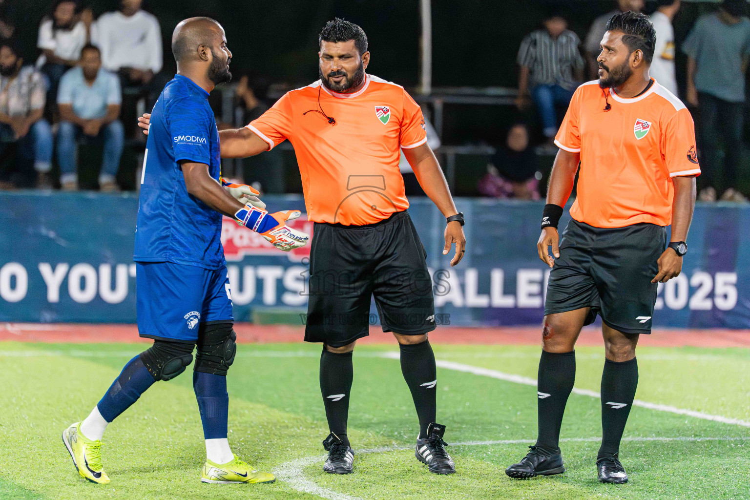 Kanmathi SC VS BEST in Day 4 - Fonadhoo Youth Futsal Challenge 2025 held in Fonadhoo Futsal Stadium, L. Fonadhoo, Maldives on Wednesday, 29th October 2025 Photos: Arif Rasheed / images.mv