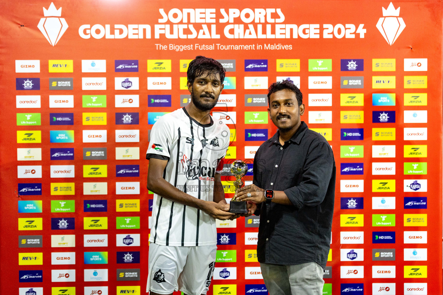 HDh.Nolhivaranfaru VS HDh.Neykurendhoo in Day 6 of Golden Futsal Challenge 2024 was held on Saturday, 20th January 2024, in Hulhumale', Maldives 
Photos: Hassan Simah / images.mv