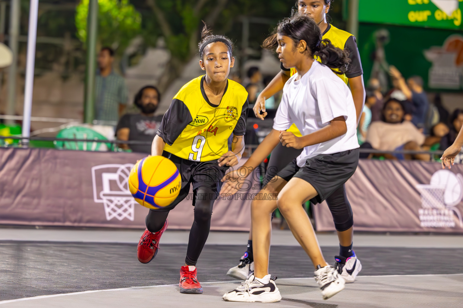 Day 2 of MILO Ramadan 3x3 Challenge 2024 was held in Ekuveni Outdoor Basketball Court at Male', Maldives on Wednesday, 13th March 2024.
Photos: Ismail Thoriq / images.mv