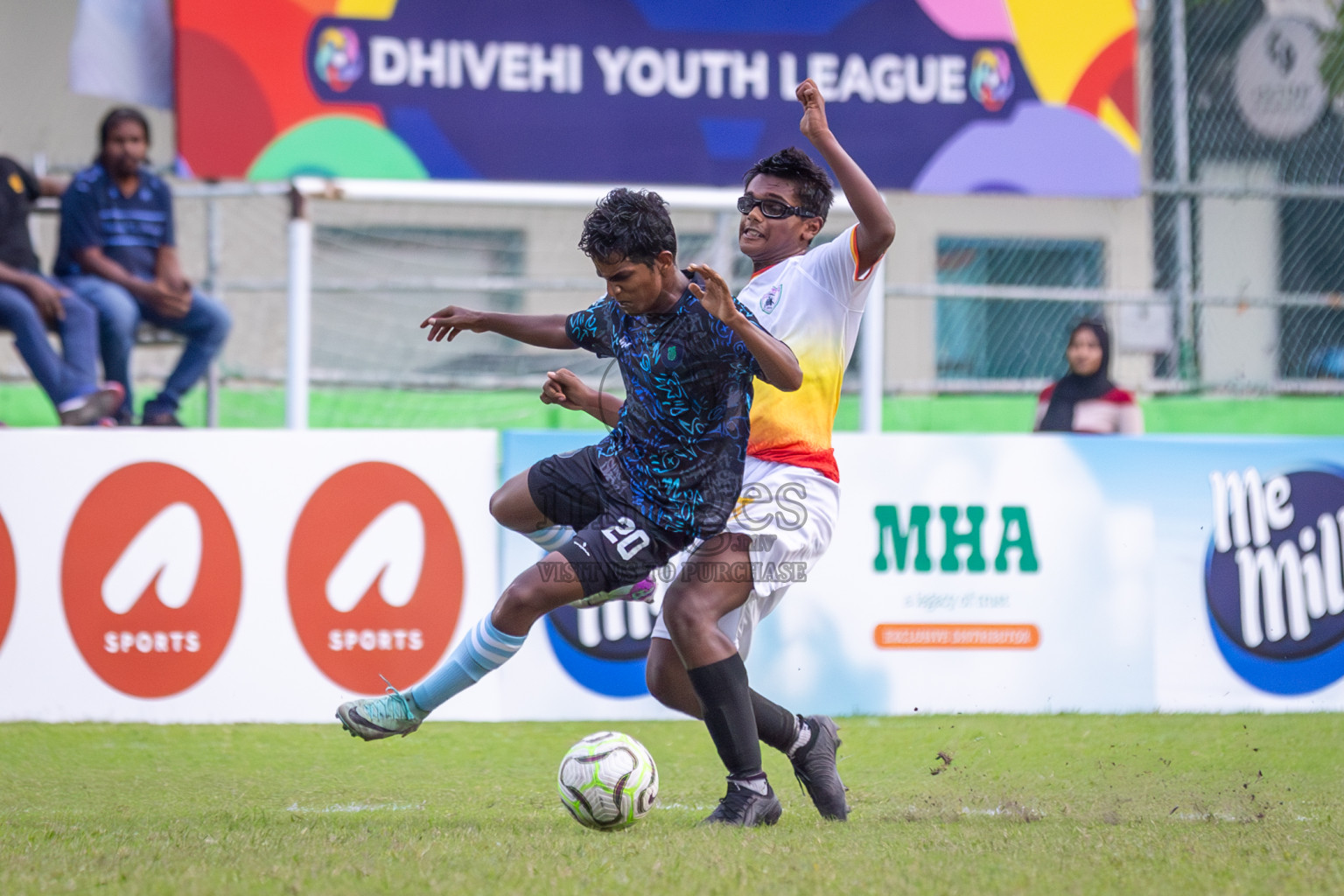 Club Eagles vs Super United Sports (U14) in Day 4 of Dhivehi Youth League 2024 held at Henveiru Stadium on Thursday, 28th November 2024. Photos: Shuu Abdul Sattar/ Images.mv