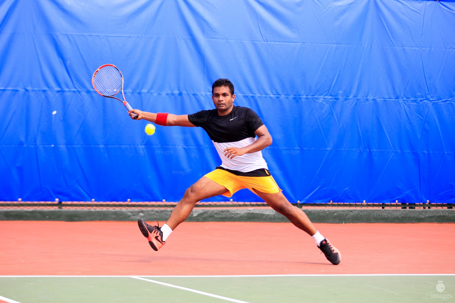 Maldives tennis player Farish plays against Sri Lanka no 2  in the quarterfinals in the South Asian Games in Guwahati, India, Tuesday, February. 09, 2016.   (Images.mv Photo/ Hussain Sinan).