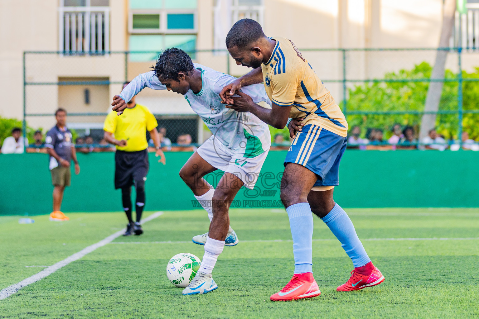 Fihalhohi vs Ozen Bolifushu in Resort League 2025 (South Male Zone) day 6 was held on Friday, 3rd October 2025 in Crossroads's Maldives, Photos: Areef Adam / images.mv