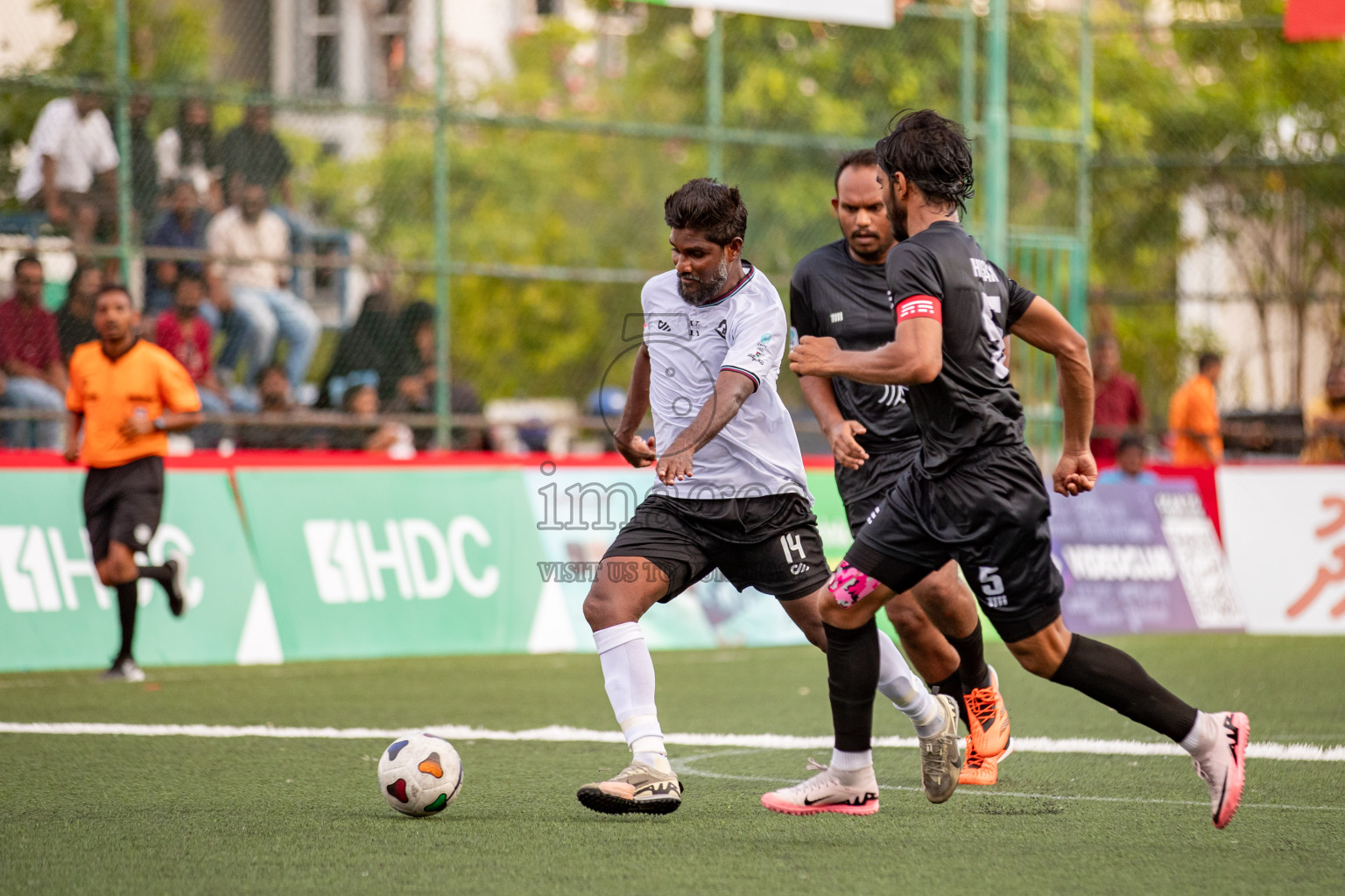 TRADENET VS KULHIVARU VUZARA CLUB in Club Maldives Classic 2024 held in Rehendi Futsal Ground, Hulhumale', Maldives on Friday, 6th September 2024. 
Photos: Hassan Simah / images.mv