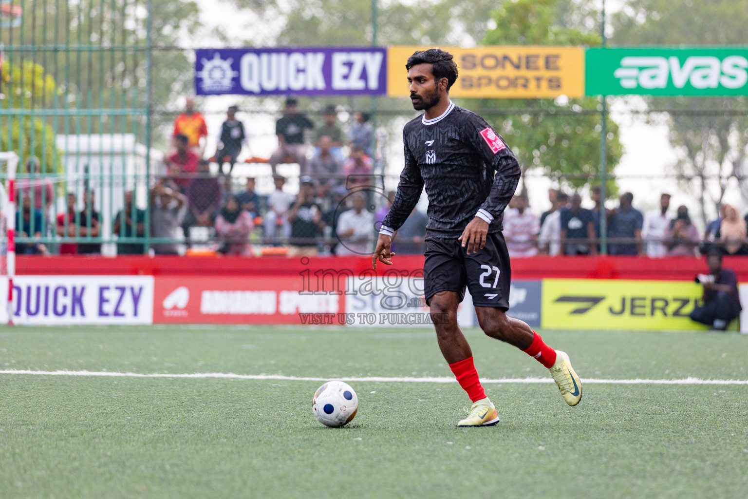 Dh Bandidhoo vs Dh. Maaenboodhoo in Day 13 of Golden Futsal Challenge 2025 was held on Friday, 17th January 2025, in Hulhumale', Maldives Photos: Hassan Simah / images.mv