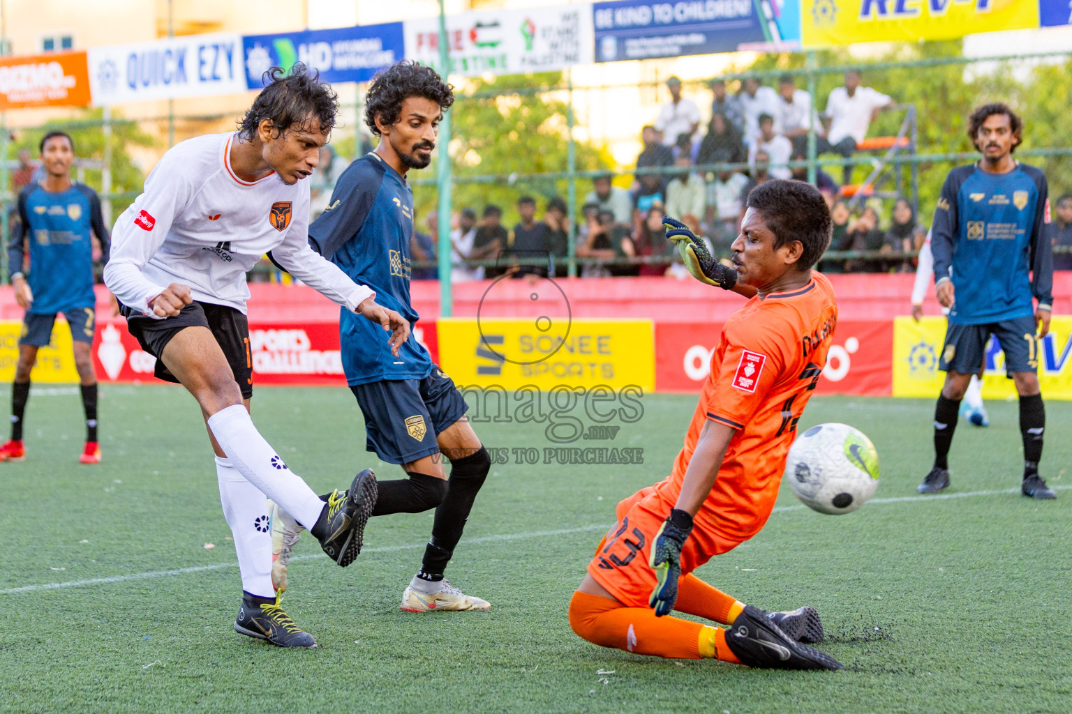 Th. Hirilandhoo VS Th. Guraidhoo in Day 6 of Golden Futsal Challenge 2024 was held on Saturday, 20th January 2024, in Hulhumale', Maldives 
Photos: Hassan Simah / images.mv