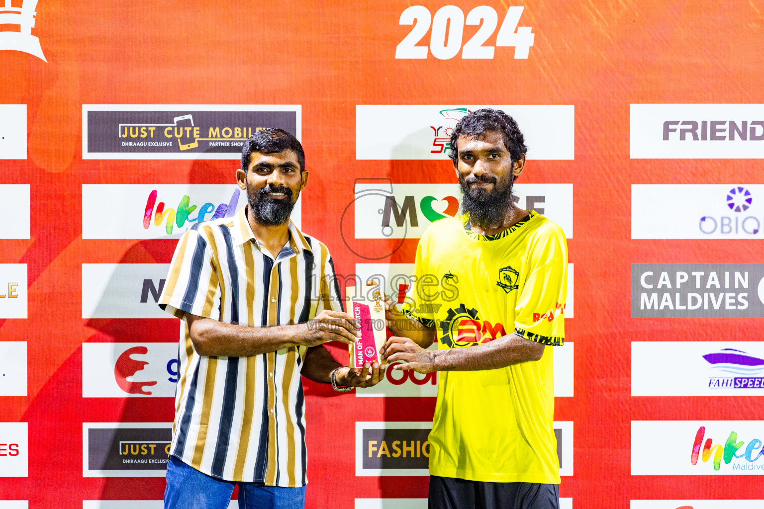 FC Dhunthari vs Vela Sports Club in Day 5 of Eydhafushi Futsal Cup 2024 was held on Friday, 12th April 2024, in B Eydhafushi, Maldives Photos: Nausham Waheed / images.mv