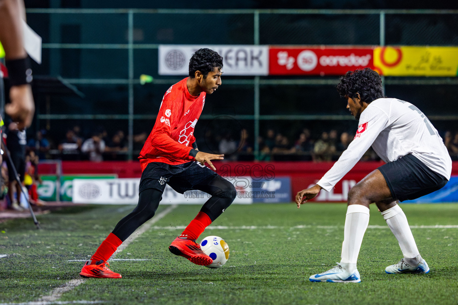 Th Omadhoo vs Th Thimarafushi in Day 18 of Golden Futsal Challenge 2025 was held on Wednesday, 22nd January 2025, in Hulhumale', Maldives. Photos: Nausham Waheed / images.mv