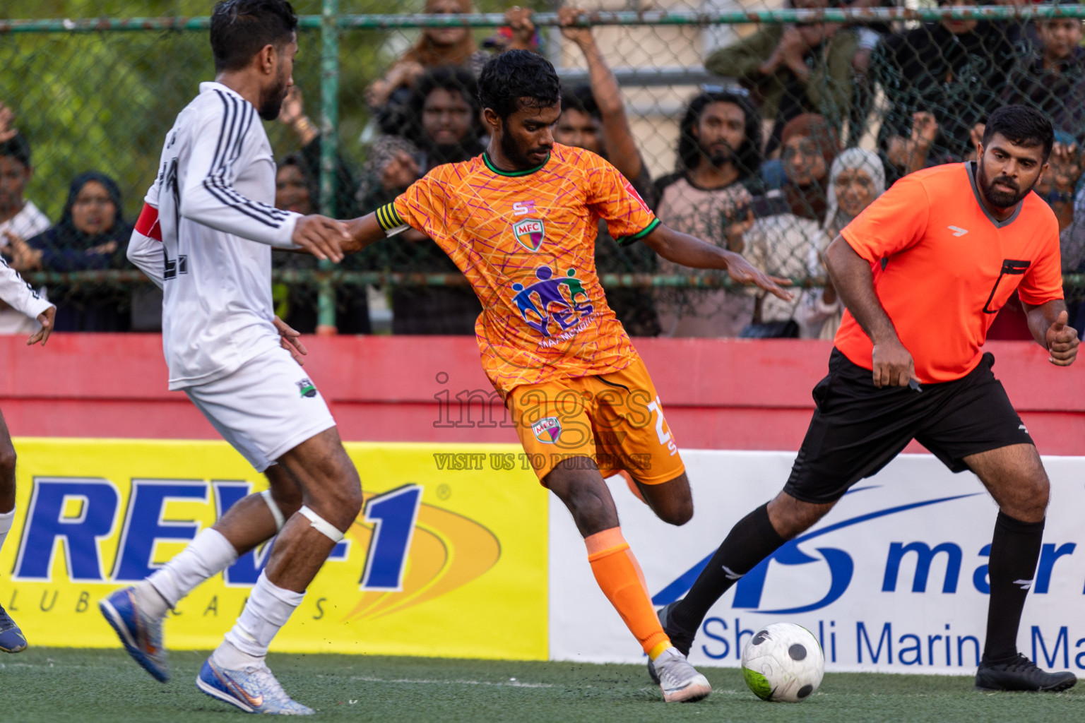 GA Dhaandhoo vs GA Maamendhoo in Day 5 of Golden Futsal Challenge 2024 was held on Friday, 19th January 2024, in Hulhumale', Maldives Photos: Mohamed Mahfooz Moosa / images.mv