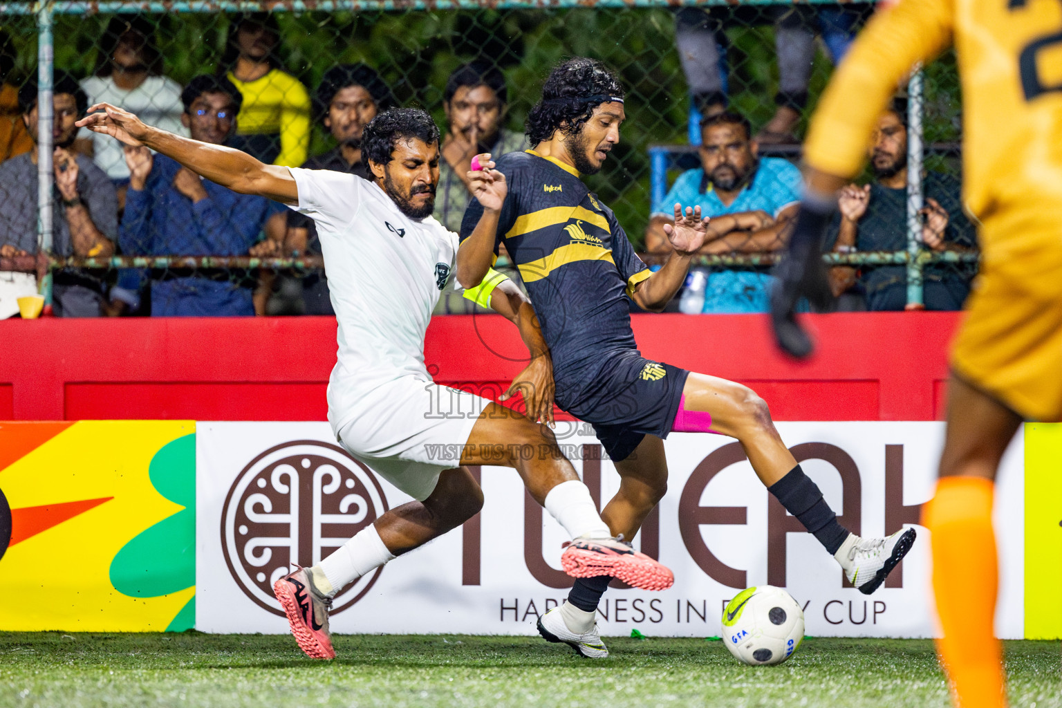 HA Utheem VS HA Ihavandhoo in Day 9 of Golden Futsal Challenge 2025 was held on Monday, 13th January 2025, in Hulhumale', Maldives Photos: Nausham Waheed , Ismail Thoriq / images.mv