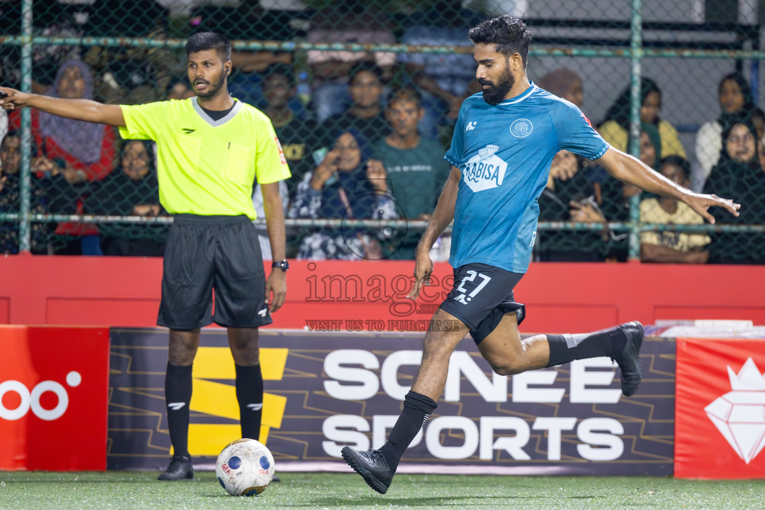 HDh Finey vs HDh Nolhivaranfaru in Day 5 of Golden Futsal Challenge 2025 on Thursday, 9th January 2025, in Hulhumale', Maldives
Photos: Ismail Thoriq / images.mv
