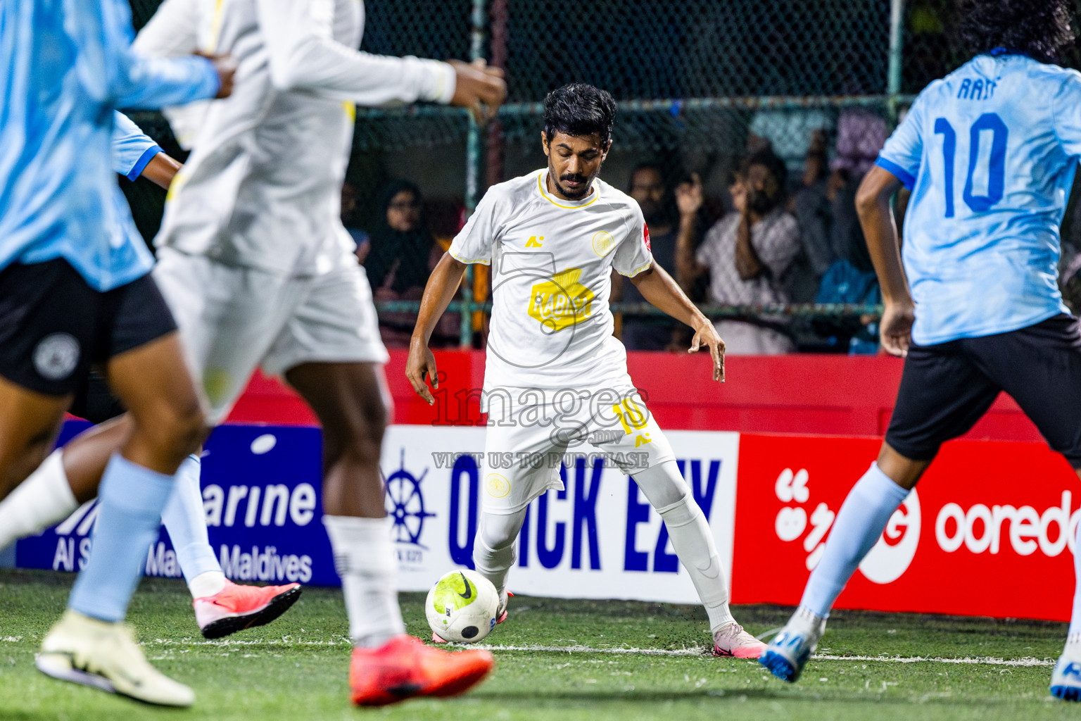 Hdh Neykurendhoo VS Hdh Finey in Day 9 of Golden Futsal Challenge 2025 was held on Monday, 13th January 2025, in Hulhumale', Maldives Photos: Nausham Waheed , Ismail Thoriq / images.mv