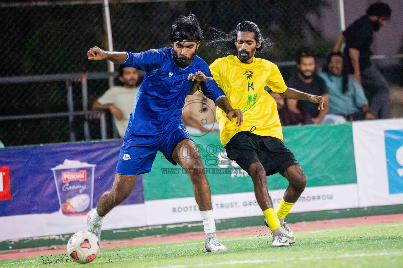 Kanmathi SC VS Laamu Blues in Day 1 - Fonadhoo Youth Futsal Challenge 2025 was held in Fonadhoo Futsal Stadium, L. Fonadhoo, Maldives on Sunday, 26th October 2025 Photos: Arif Rasheed / images.mv