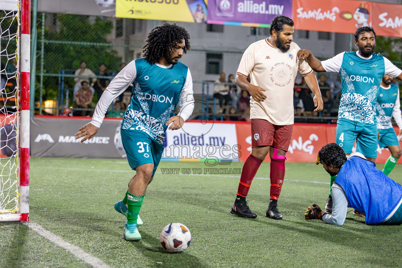 CLUB 220 vs HES CLUB Maldives Classic 2024 held in Rehendi Futsal Ground, Hulhumale', Maldives on Thursday, 12th September 2024. 
Photos: Hassan Simah / images.mv