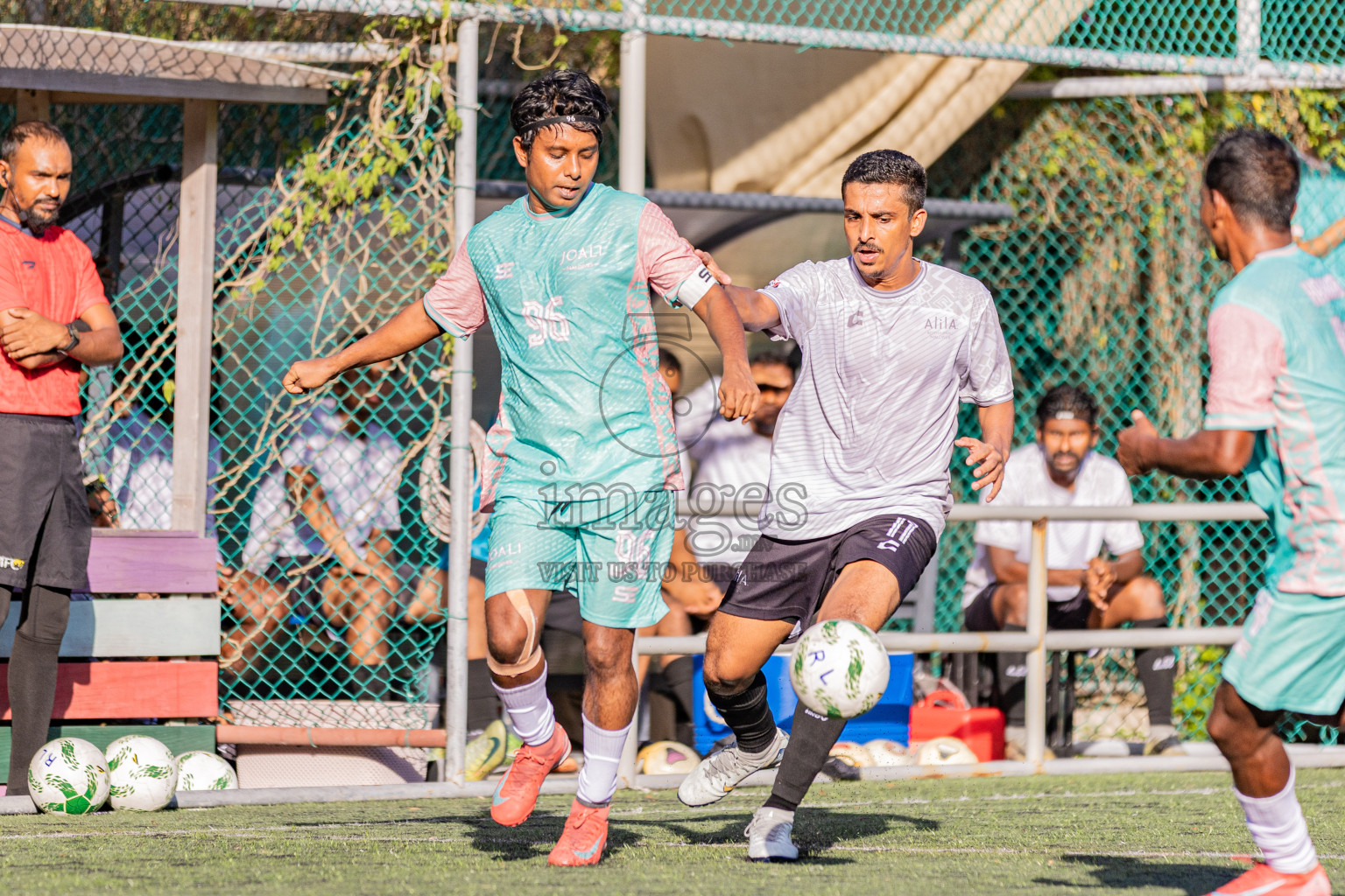 Resort League 2025 Raa Zone - Day 1
Joali vs Kothaifaru in Resort League 2025 (Raa Zone) was held on Friday, 15th august 2025 in JOALI Maldives Resort, Raa Atoll, Maldives. Photos: Areef Adam / images.mv