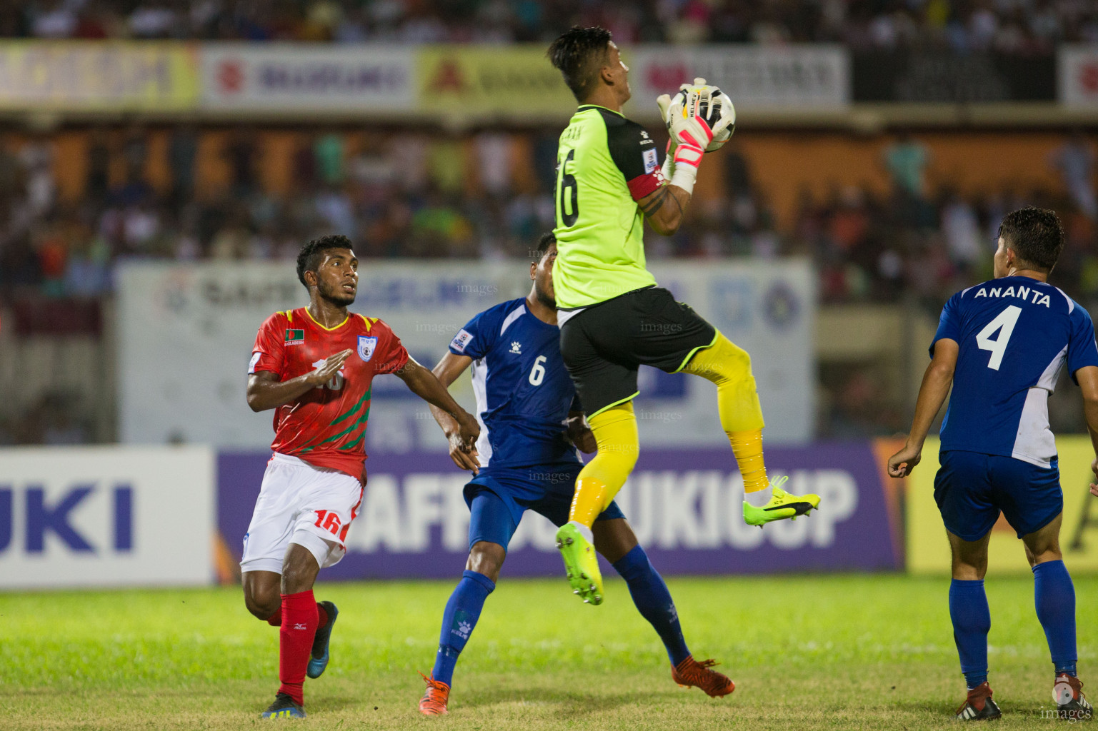 Bangladesh vs Nepal in SAFF Suzuki Cup 2018 in Dhaka, Bangladesh, Saturday, September 08, 2018. (Images.mv Photo/ Suadh Abdul Sattar)