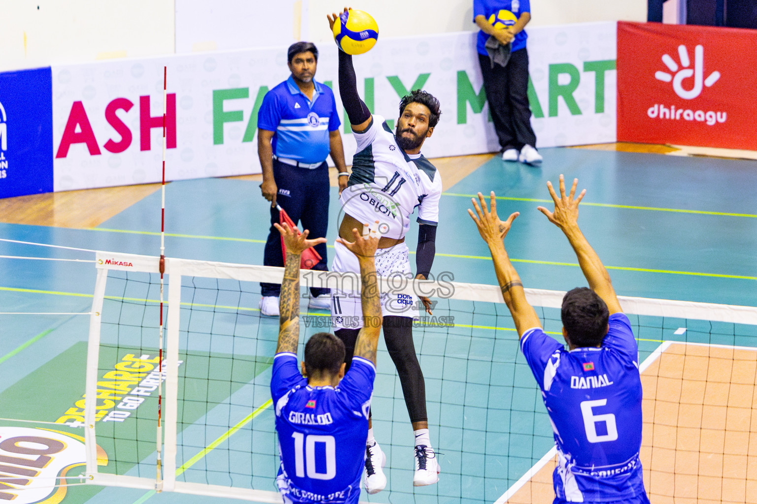 Club HDC vs Dhadimagu Sports & Recreation Club in Semi Finals of MILO VAM Cup 2025 held in Male', Maldives on Tuesday, 1st July 2025 at Social Center Indoor Hall Photos By: Nausham Waheed / images.mv
