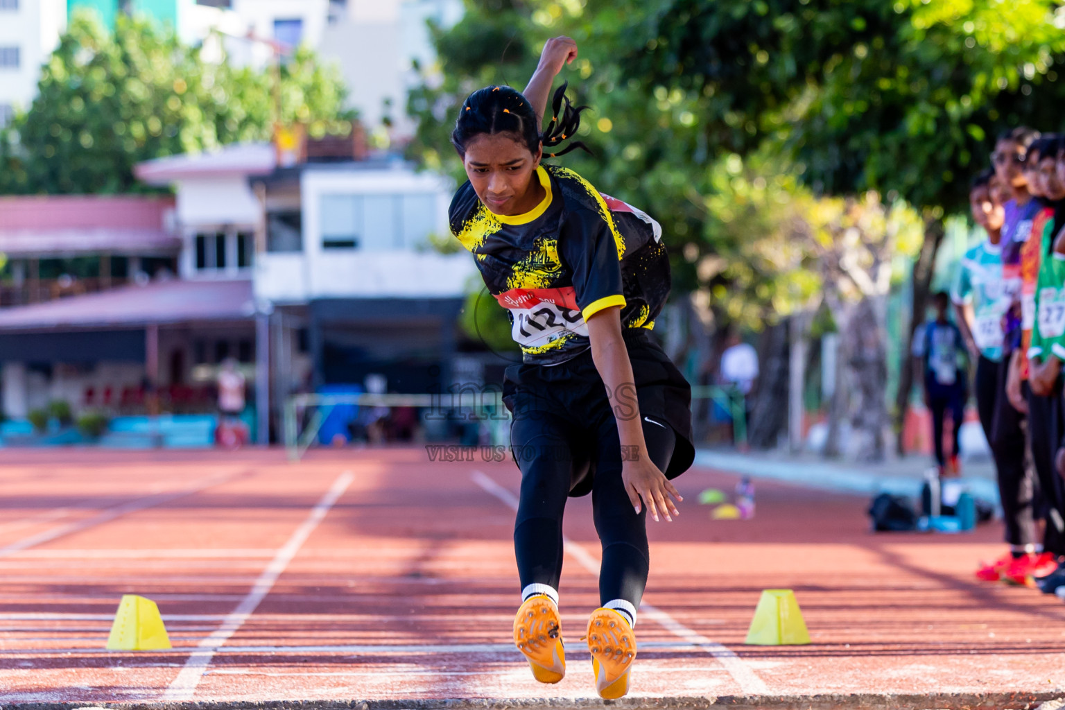 Day 2 of Inter-school Athletics Championship 2025 held in Ekuveni Synthetic Track, Male', Maldives on Tuesday, 07th October 2025. Photos by: Nausham Waheed / Images.mv