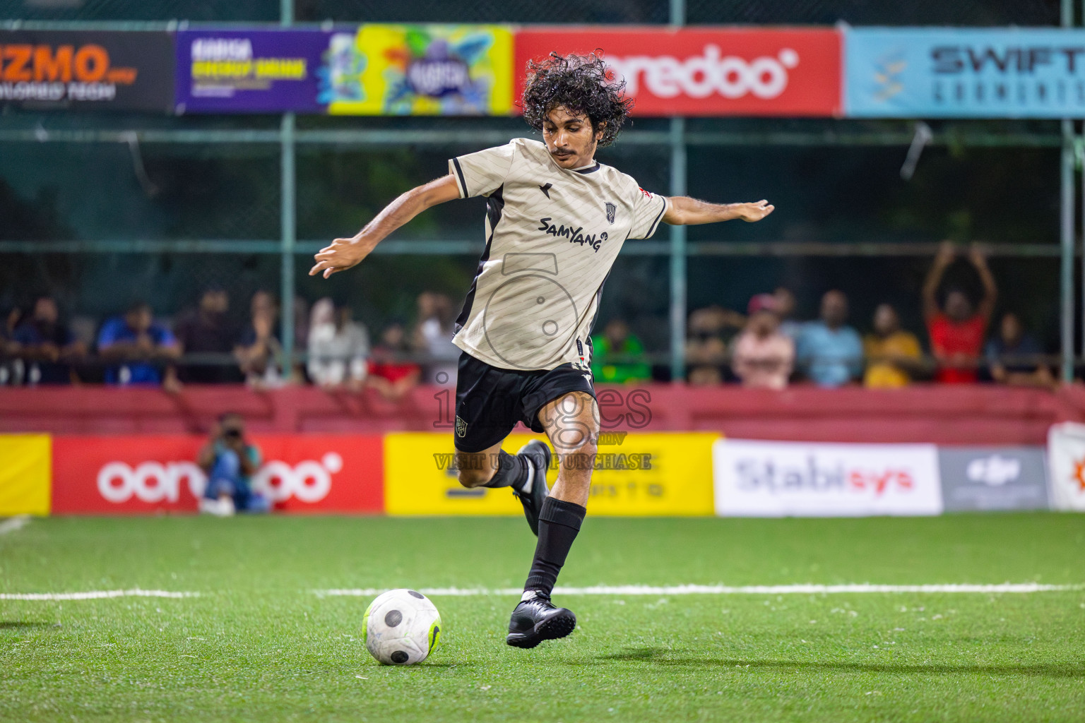 B Eydhafushi vs Lh Kurendhoo on Day 34 of Golden Futsal Challenge 2024 was held on Monday, 19th February 2024, in Hulhumale', Maldives
Photos: Mohamed Mahfooz Moosa / images.mv