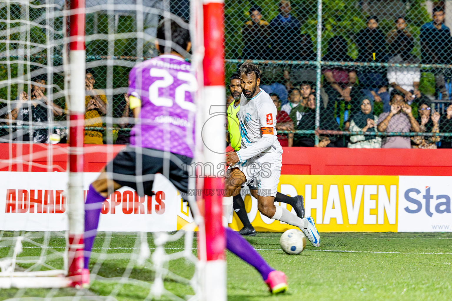 AA. Thoddoo VS ADh. Mahibadhoo in zone round on Day 32 of Golden Futsal Challenge 2025 was held on Wednesday , 5th February 2025, in Hulhumale', Maldives. 
Photos: Hassan Simah / images.mv