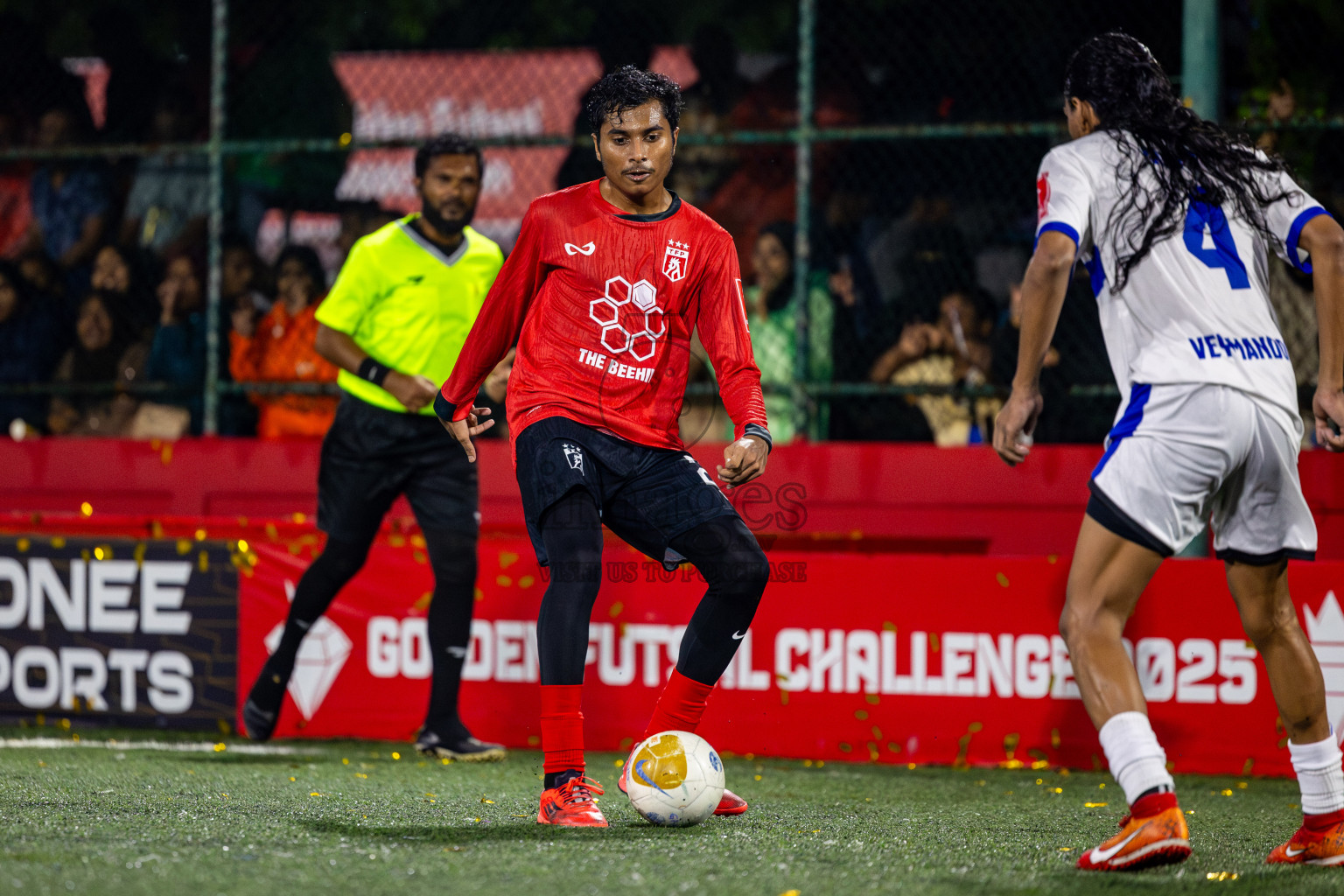 Th Thimarafushi VS Th Veymandoo in Atoll Round Semi-Final on Day 22 of Golden Futsal Challenge 2025 was held on Sunday , 26th January 2025, in Hulhumale', Maldives. Photos: Nausham Waheed / images.mv