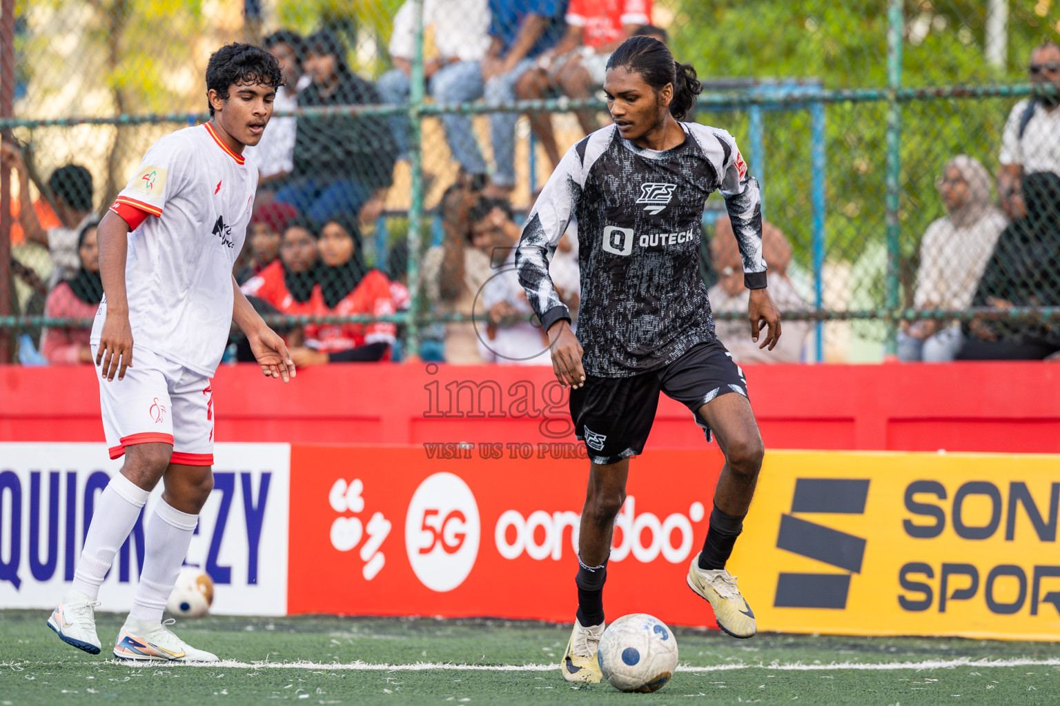 F Feeali vs F Magoodhoo in Day 12 of Golden Futsal Challenge 2025 was held on Thursday, 16th January 2025, in Hulhumale', Maldives Photos: Ismail Thoriq / images.mv