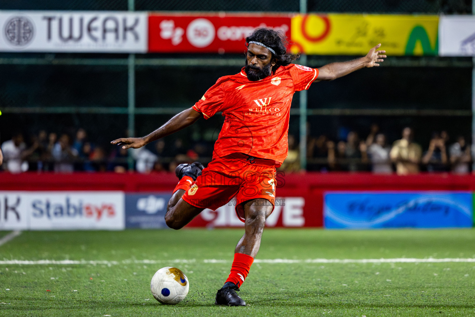 GA Dhevvadhoo vs GA Maamendhoo in Day 14 of Golden Futsal Challenge 2025 was held on Saturday, 18th January 2025, in Hulhumale', Maldives. Photos: Nausham Waheed / images.mv
