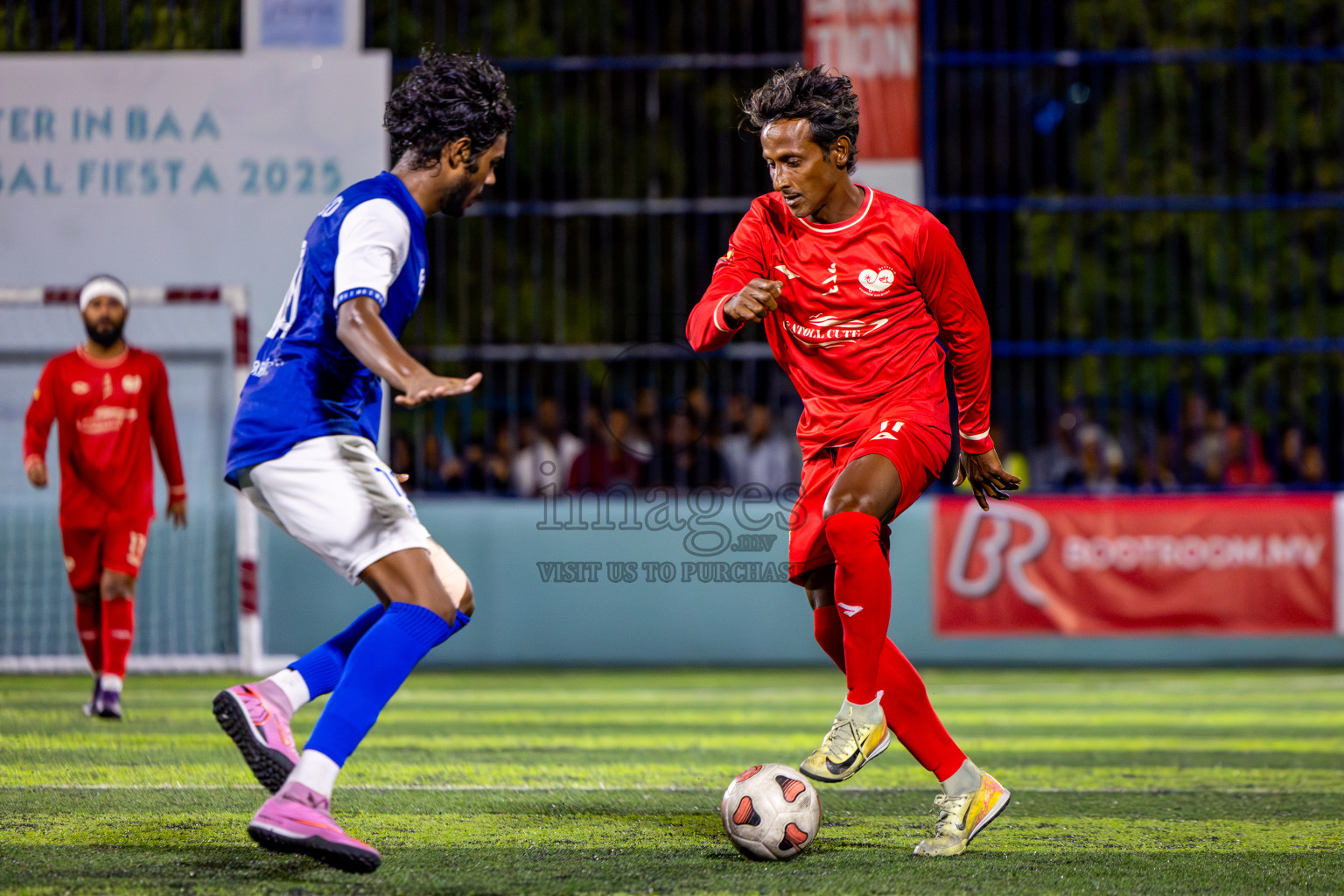 Goidhoo vs Hithaadhoo in Semi Finals of Better in Baa Futsal Fiesta 2025 Men's division held in B. Eydhafushi, Maldives on Saturday, 15th November 2025. Photos: Nausham Waheed / images.mv