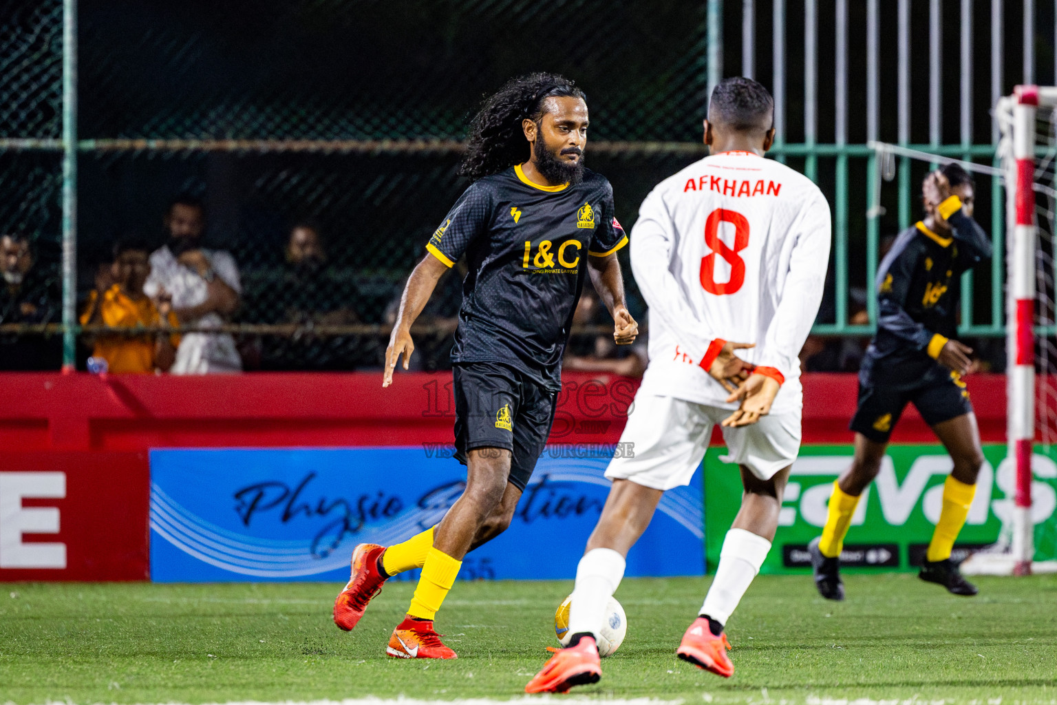 R Kalaidhoo vs R Isdhoo in Day 14 of Golden Futsal Challenge 2025 was held on Saturday, 18th January 2025, in Hulhumale', Maldives. Photos: Nausham Waheed / images.mv