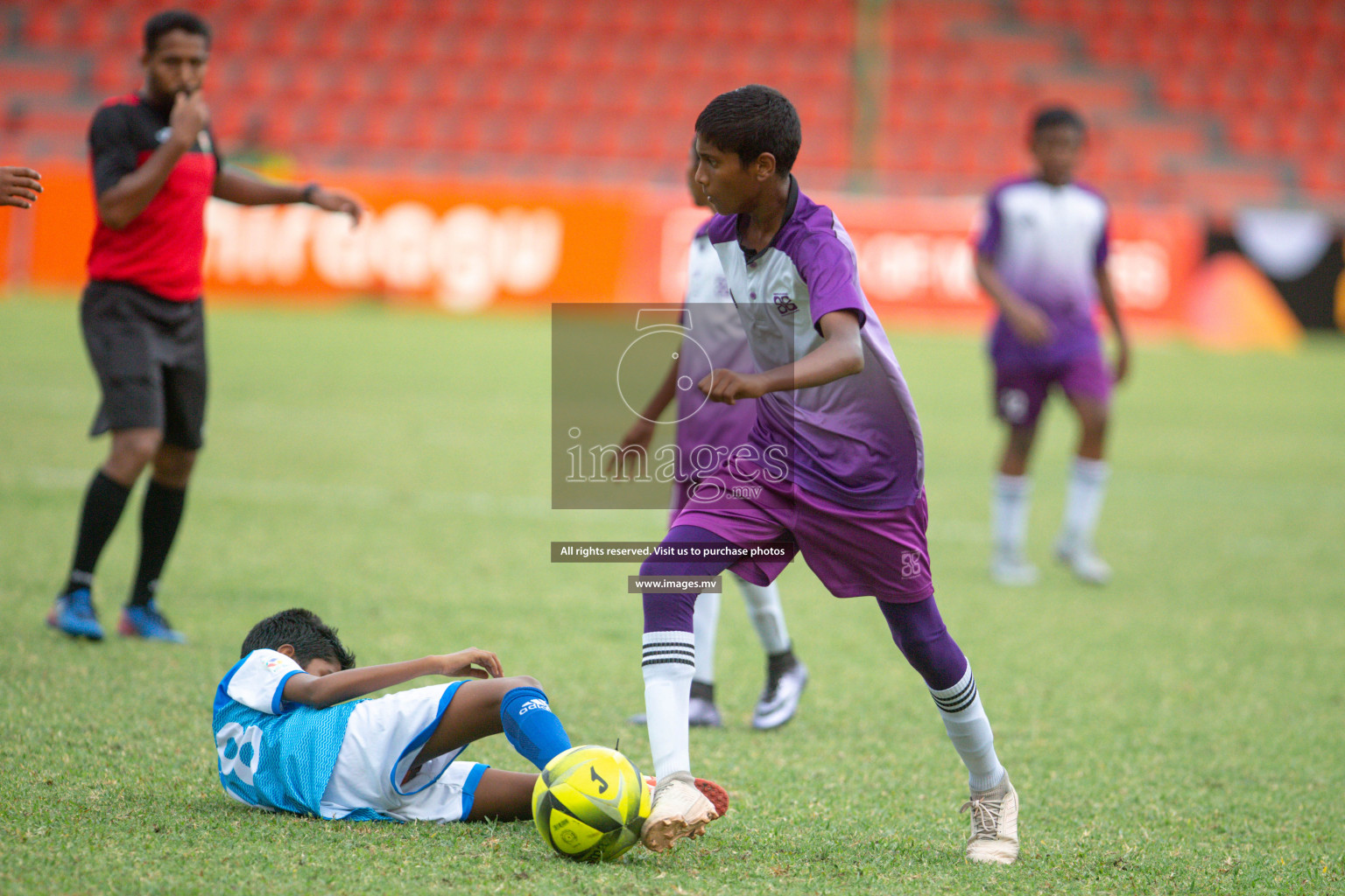 Hiriya School vs LH.EDU.CENTRE in MAMEN Inter School Football Tournament 2019 (U13) in Male, Maldives on 19th April 2019 Photos: Hassan Simah/images.mv