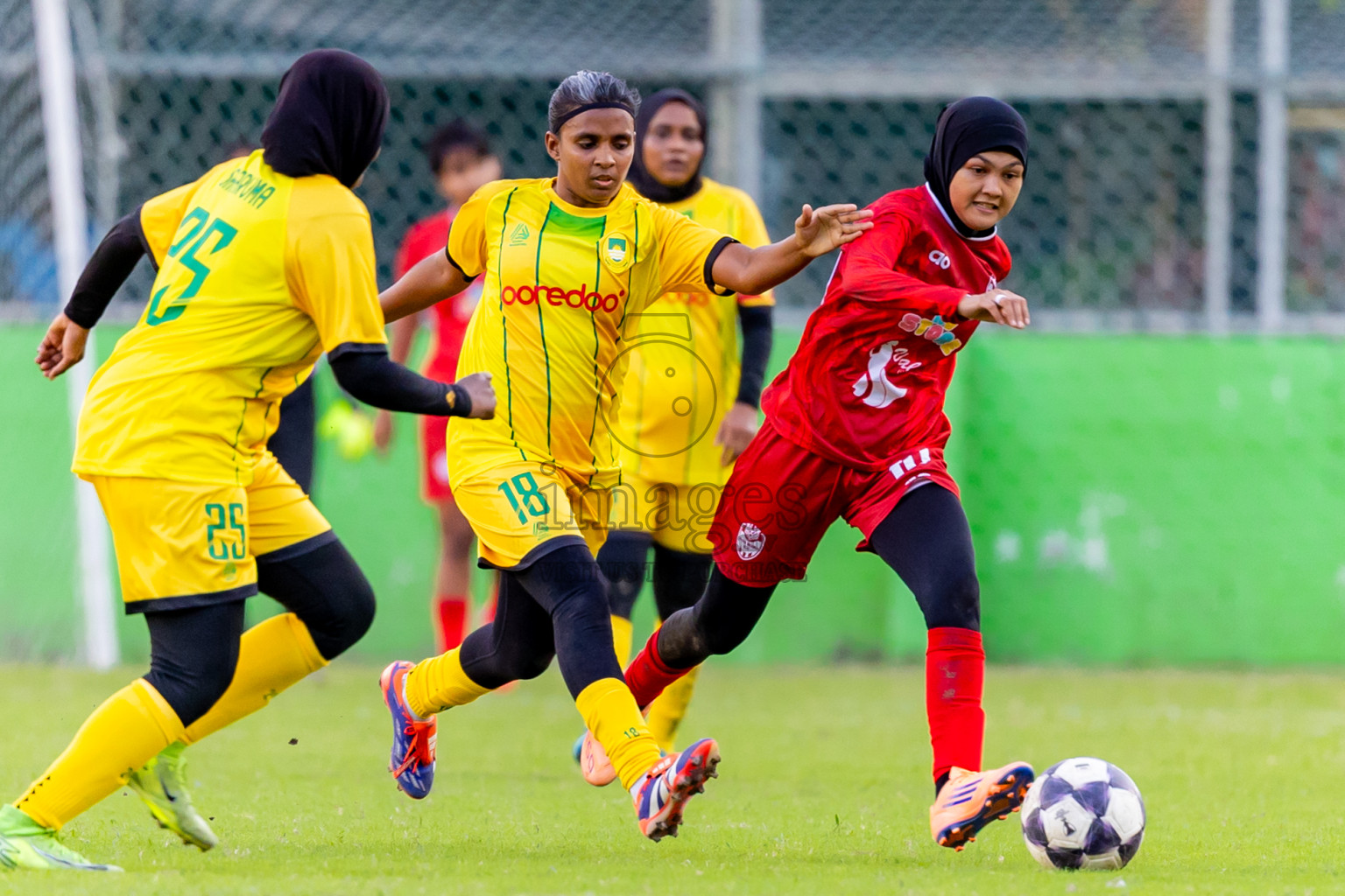 Biss Buru Sports Club vs Maziya Sports  in FAM Women’s League 2025 held in Henveiru Football ground, Male', Maldives on Wednesday, 3rd December 2025. Photos: Nausham Waheed / Images.mv