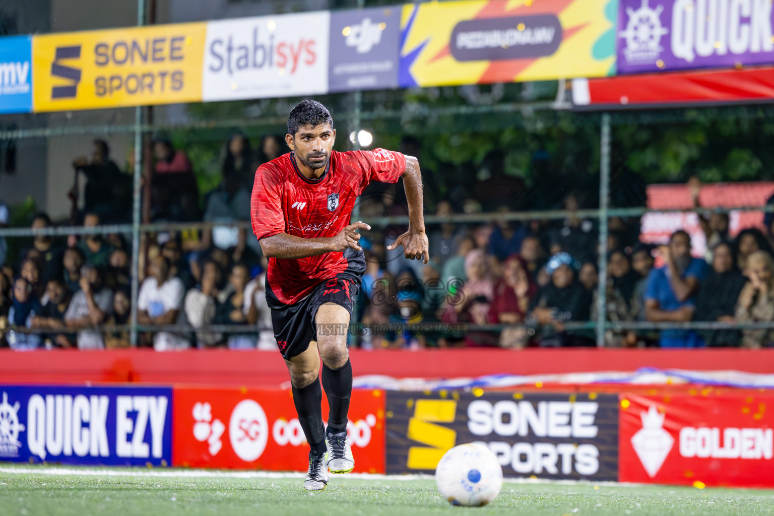 HDh Neykurendhoo vs HDh Kumundhoo in Haa Dhaalu Atoll Semi Final on Day 23 of Golden Futsal Challenge 2025 was held on Monday , 27th January 2025, in Hulhumale', Maldives.
Photos: Ismail Thoriq / images.mv