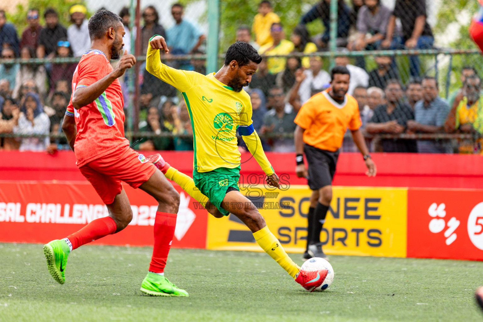 GDh Vaadhoo VS GDh Thinadhoo in Atoll Round Semi-Final on Day 20 of Golden Futsal Challenge 2025 was held on Friday, 24 January 2025, in Hulhumale', Maldives. Photos: Hassan Simah / images.mv
