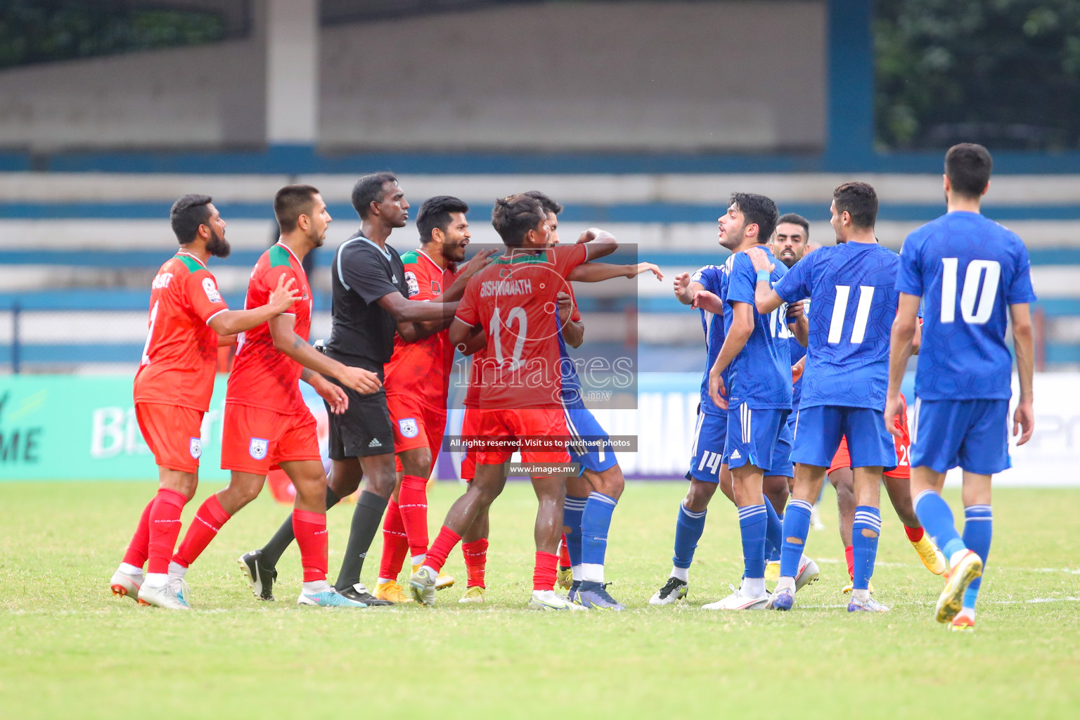 Kuwait vs Bangladesh in the Semi-final of SAFF Championship 2023 held in Sree Kanteerava Stadium, Bengaluru, India, on Saturday, 1st July 2023. Photos: Nausham Waheed, Hassan Simah / images.mv