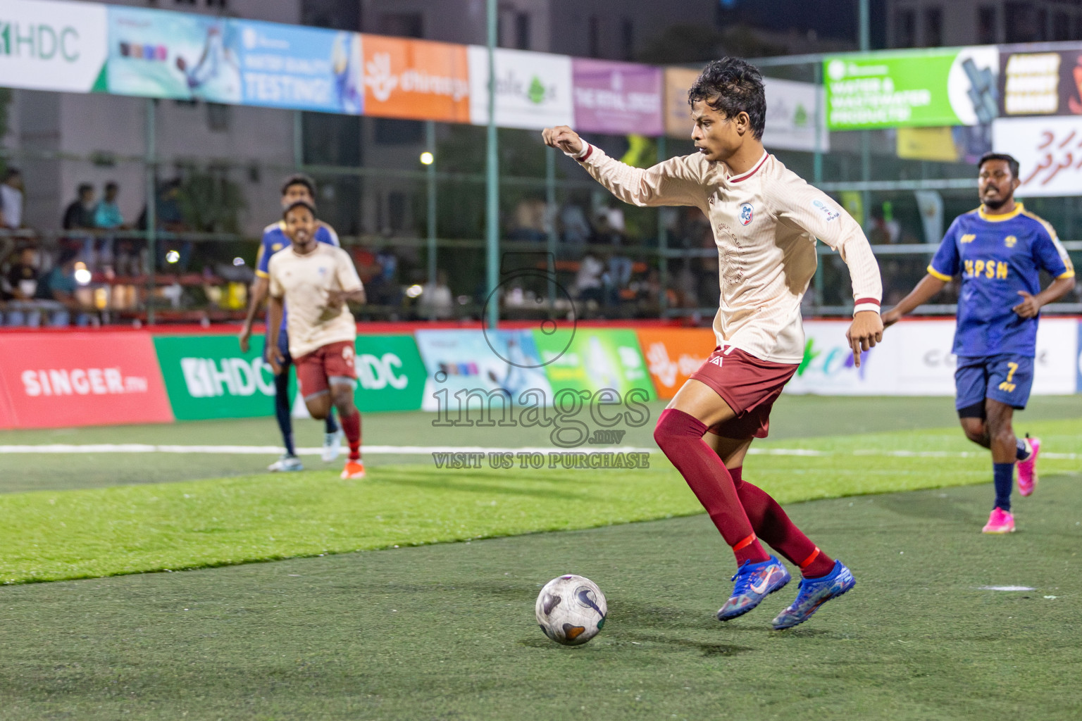 CLUB 220 vs HPSN in the Quarter Finals of Club Maldives Classic 2024 held in Rehendi Futsal Ground, Hulhumale', Maldives on Tuesday, 17th September 2024. 
Photos: Hassan Simah / images.mv