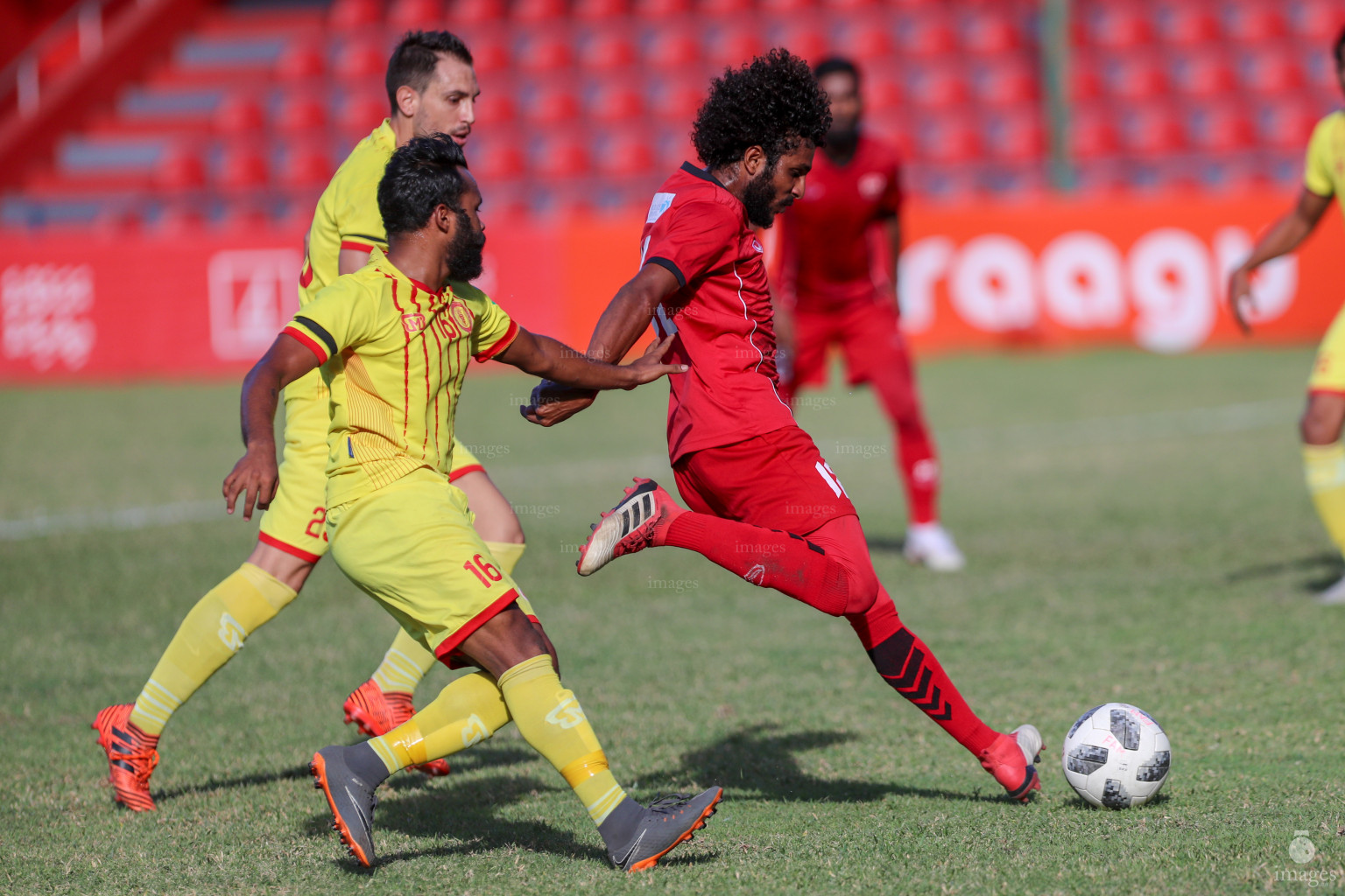 TC Sports Club vs Victory Sports Club in Dhiraagu Dhivehi Premier League 2018 in Male, Maldives, Monday  October 22, 2018. (Images.mv Photo/Suadh Abdul Sattar)