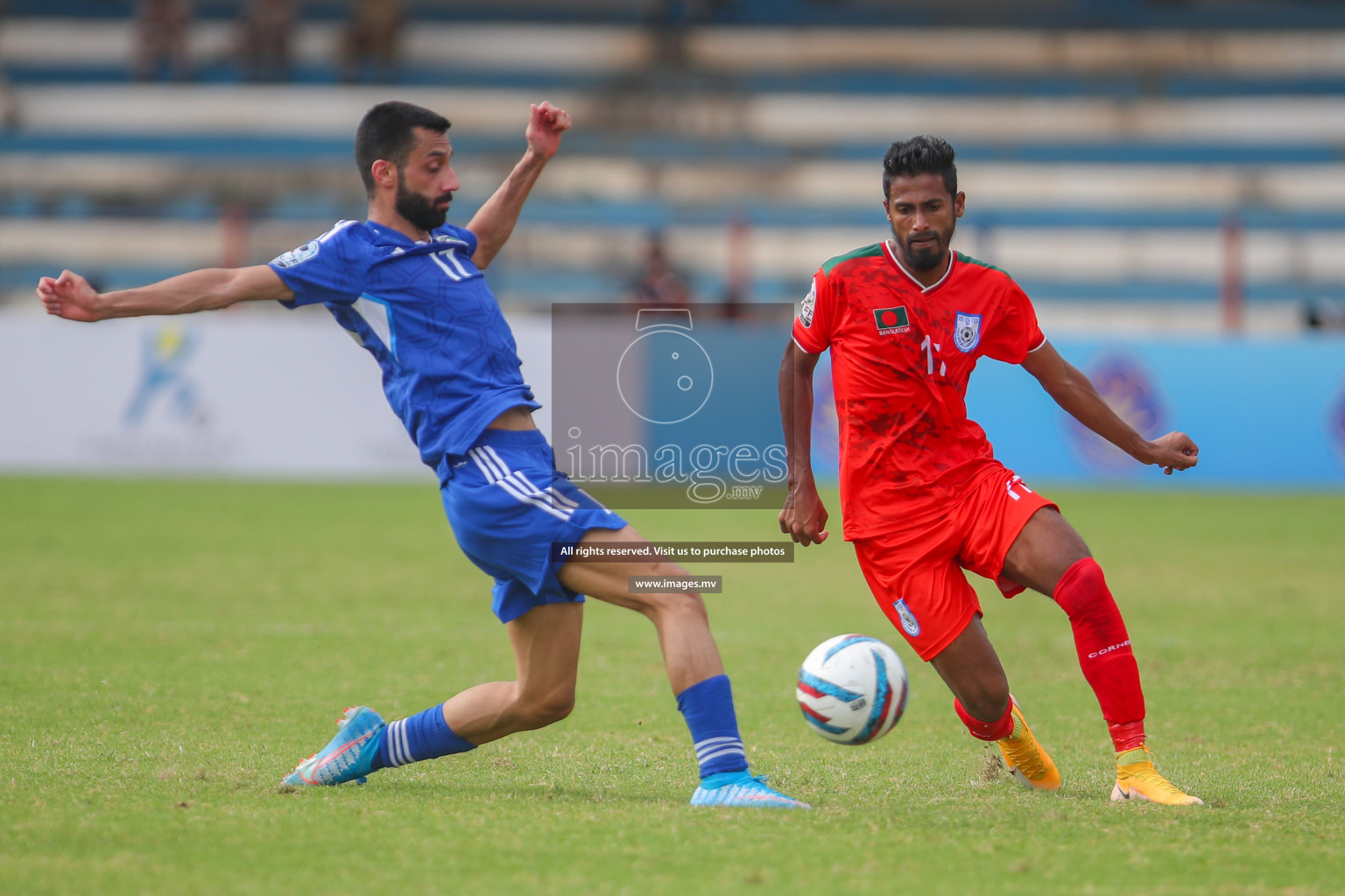 Kuwait vs Bangladesh in the Semi-final of SAFF Championship 2023 held in Sree Kanteerava Stadium, Bengaluru, India, on Saturday, 1st July 2023. Photos: Nausham Waheed, Hassan Simah / images.mv