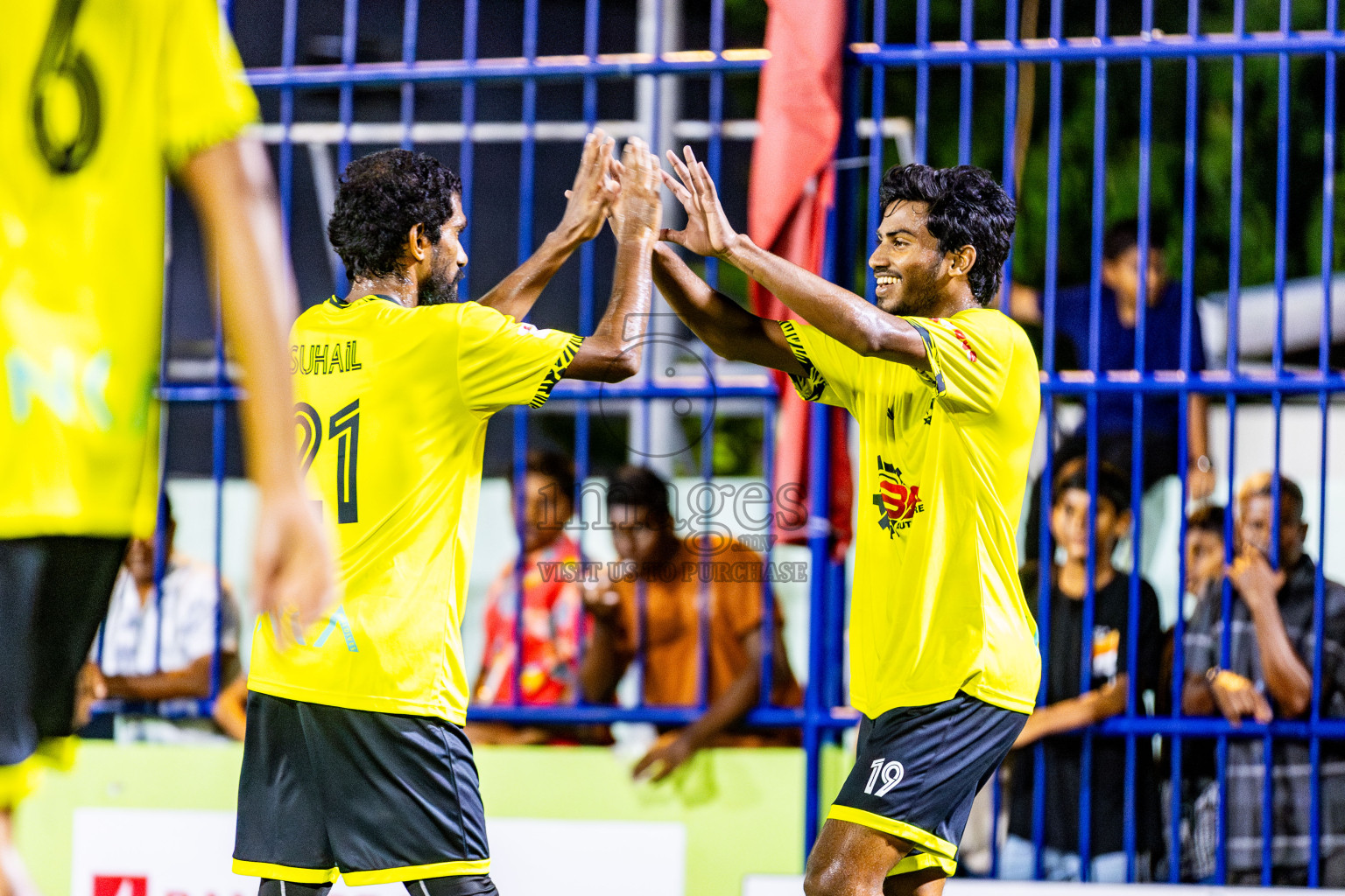 FC Dhunthari vs Vela Sports Club in Day 5 of Eydhafushi Futsal Cup 2024 was held on Friday, 12th April 2024, in B Eydhafushi, Maldives Photos: Nausham Waheed / images.mv