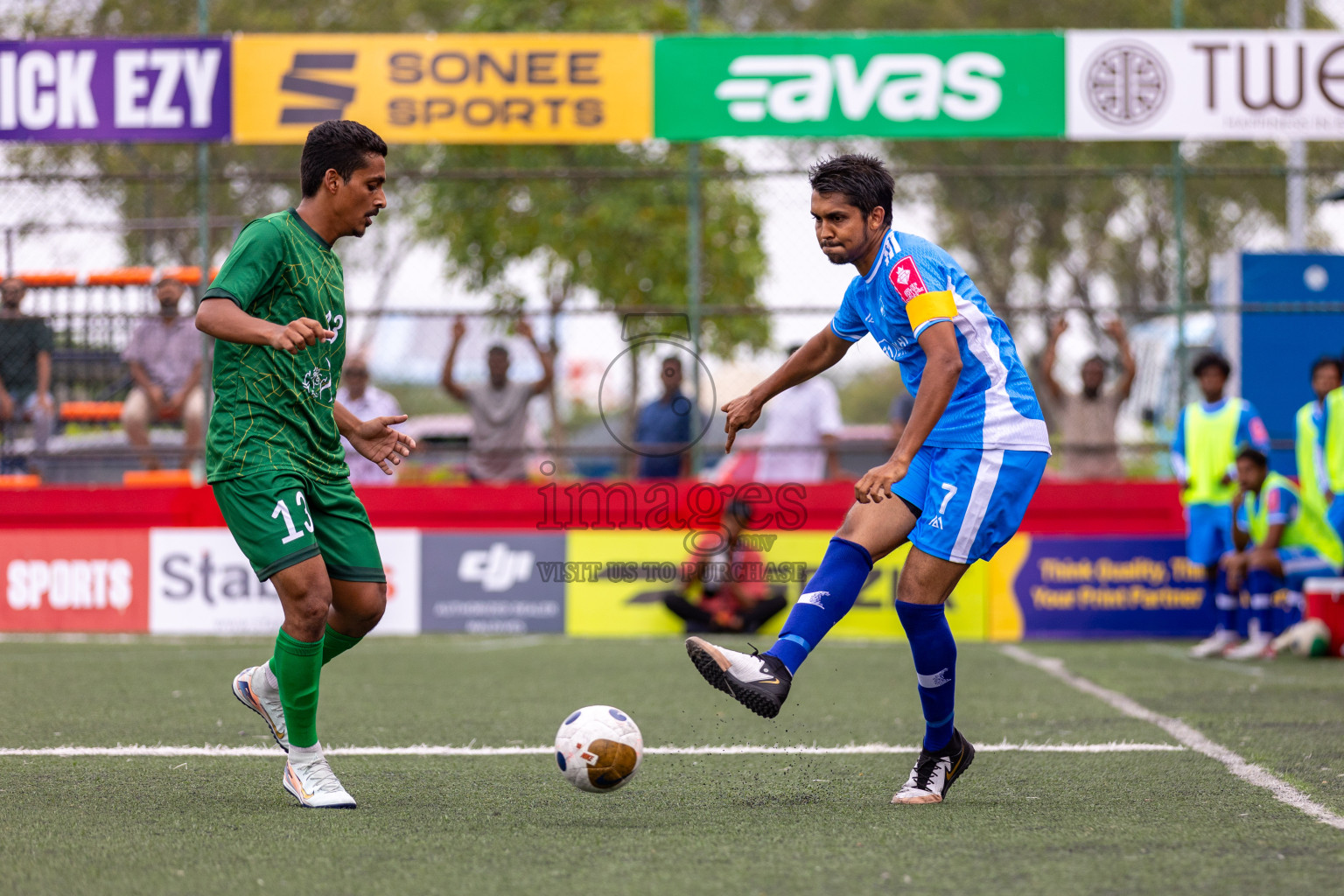 R Maduvvari VS R Alifushi in Day 6 of Golden Futsal Challenge 2025 on Friday, 6th January 2025, in Hulhumale', Maldives 
Photos: Hassan Simah / images.mv