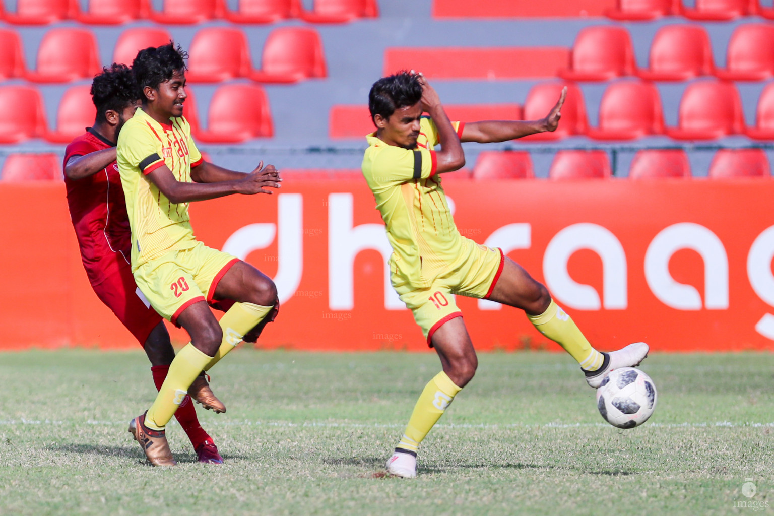 TC Sports Club vs Victory Sports Club in Dhiraagu Dhivehi Premier League 2018 in Male, Maldives, Monday  October 22, 2018. (Images.mv Photo/Suadh Abdul Sattar)