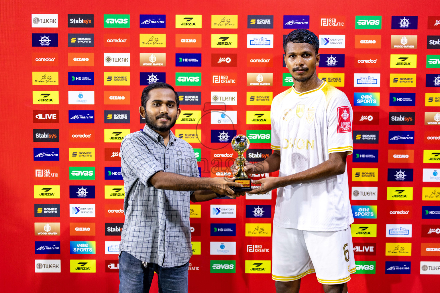 B Fehendhoo VS B Eydhafushi in Day 21 of Golden Futsal Challenge 2025 was held on Saturday, 25 January 2025, in Hulhumale', Maldives. 
Photos: Hassan Simah / images.mv