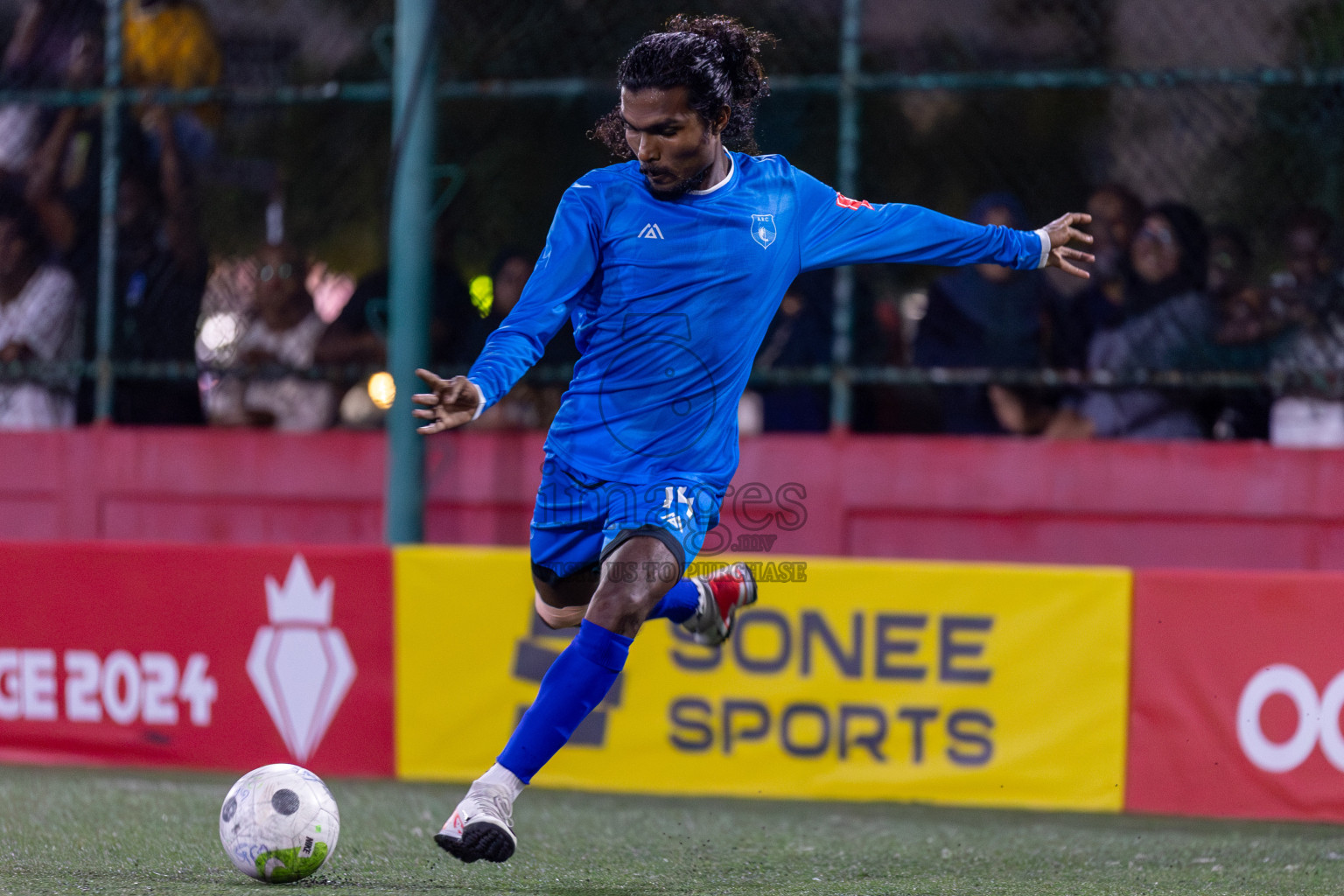 R Alifushi vs R Maduvvari in Day 8 of Golden Futsal Challenge 2024 was held on Monday, 22nd January 2024, in Hulhumale', Maldives Photos: Mohamed Mahfooz Moosa / images.mv