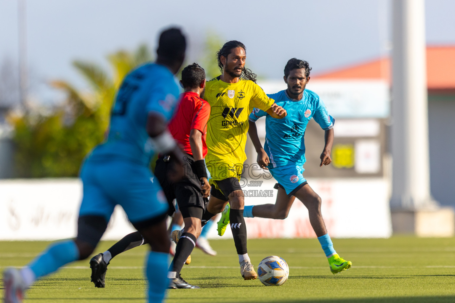 Vela Sports Club vs Irumathi FC in Day 1 of Eydhafushi Cup 2025 held in Eydhafushi Football Stadium at B. Eydhafushi, Maldives on Friday, 5th September 2025. Photos: Mohamed Mahfouz Moosa / images.mv