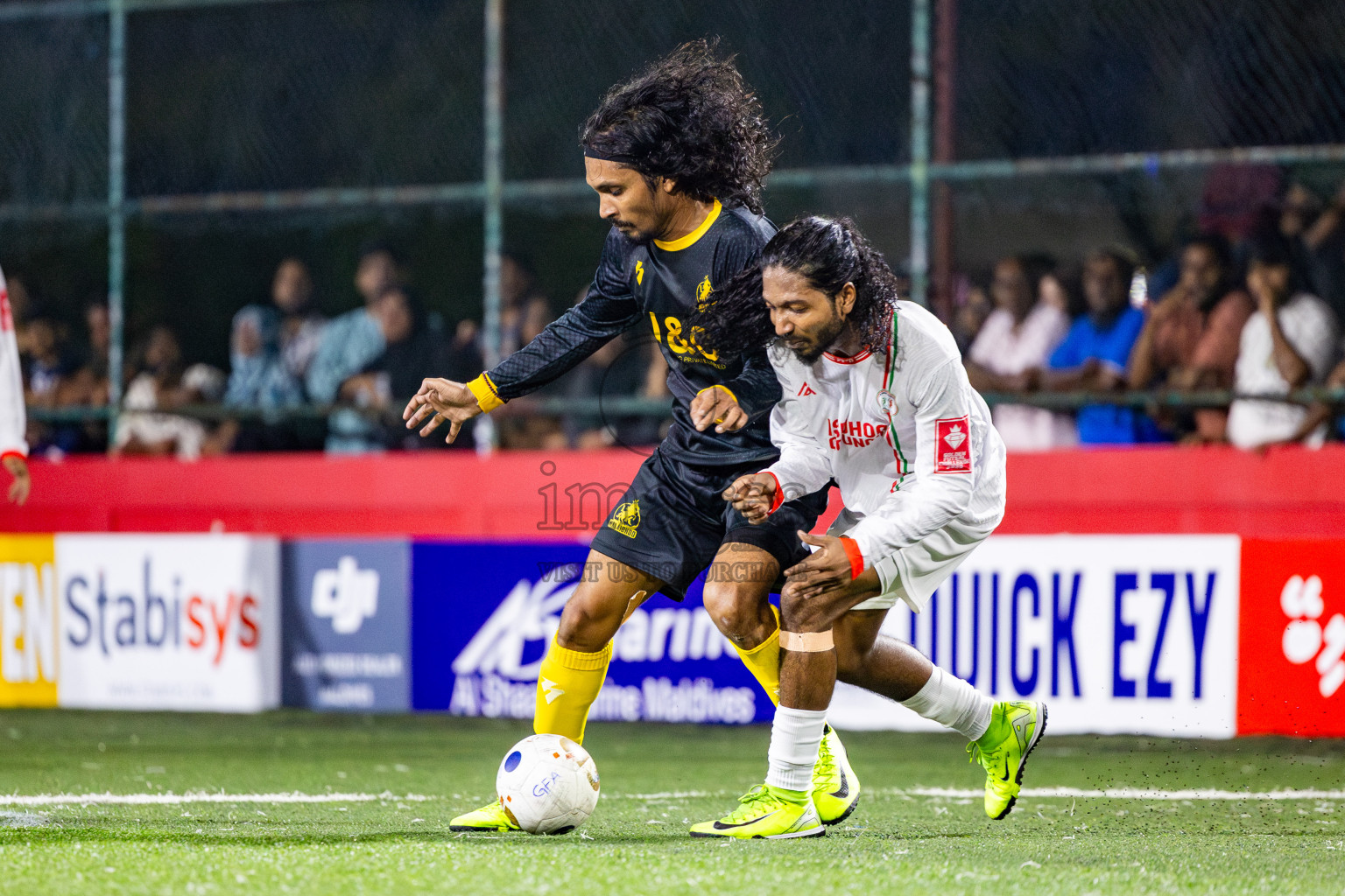 R Kalaidhoo vs R Isdhoo in Day 14 of Golden Futsal Challenge 2025 was held on Saturday, 18th January 2025, in Hulhumale', Maldives. Photos: Nausham Waheed / images.mv