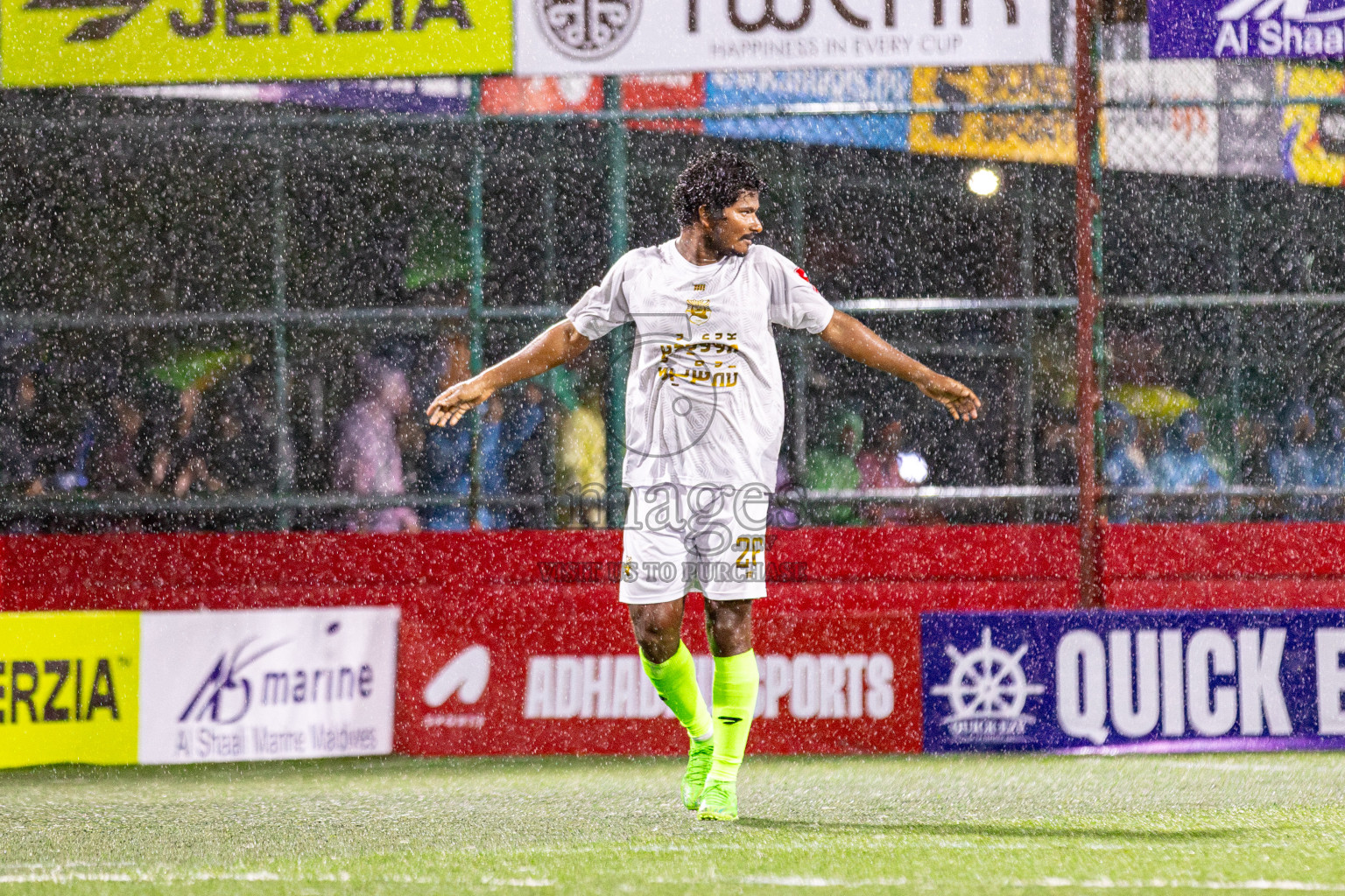 Lh. Hinnavaru VS Lh. Olhuvelifushi on Day 22 of Golden Futsal Challenge 2025 was held on Sunday, 26 January 2025, in Hulhumale', Maldives. 
Photos: Hassan Simah / images.mv